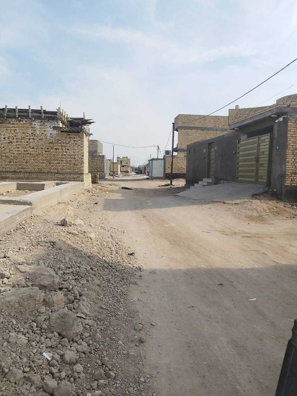 سلام عليكم بتلو للبيع البتلو يتكون من غرفتين او صاله او حمام داخلي فقط مع دونيه او مطبخ حار او بارد او صحيات خارجيه المكان في الورداوي مقابيل غسل رشوان ولها مطب ثاني يطلعلك مقابيل كوفي البمبش ... المساحه 200 سعر 33..او بيها مجال للطيبين.           رقم الهاتف .....***********..
ملاحضه عدك اتراب زايد اب صف القطعه الك تكدر تدفن بي القطعه......
