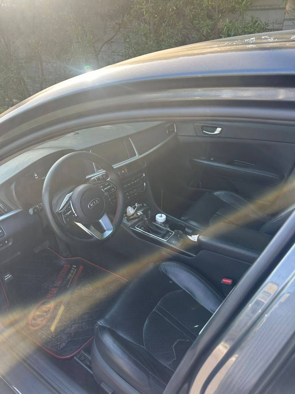 كيا اوبتيما موديل 2020
فول مواصفات بانوراما 

داخل جلد اسود

حساسات مري 

بعد هواي مواصفات 

سعر 155ورقة قابل للتفاوض 

استفسار ***********
