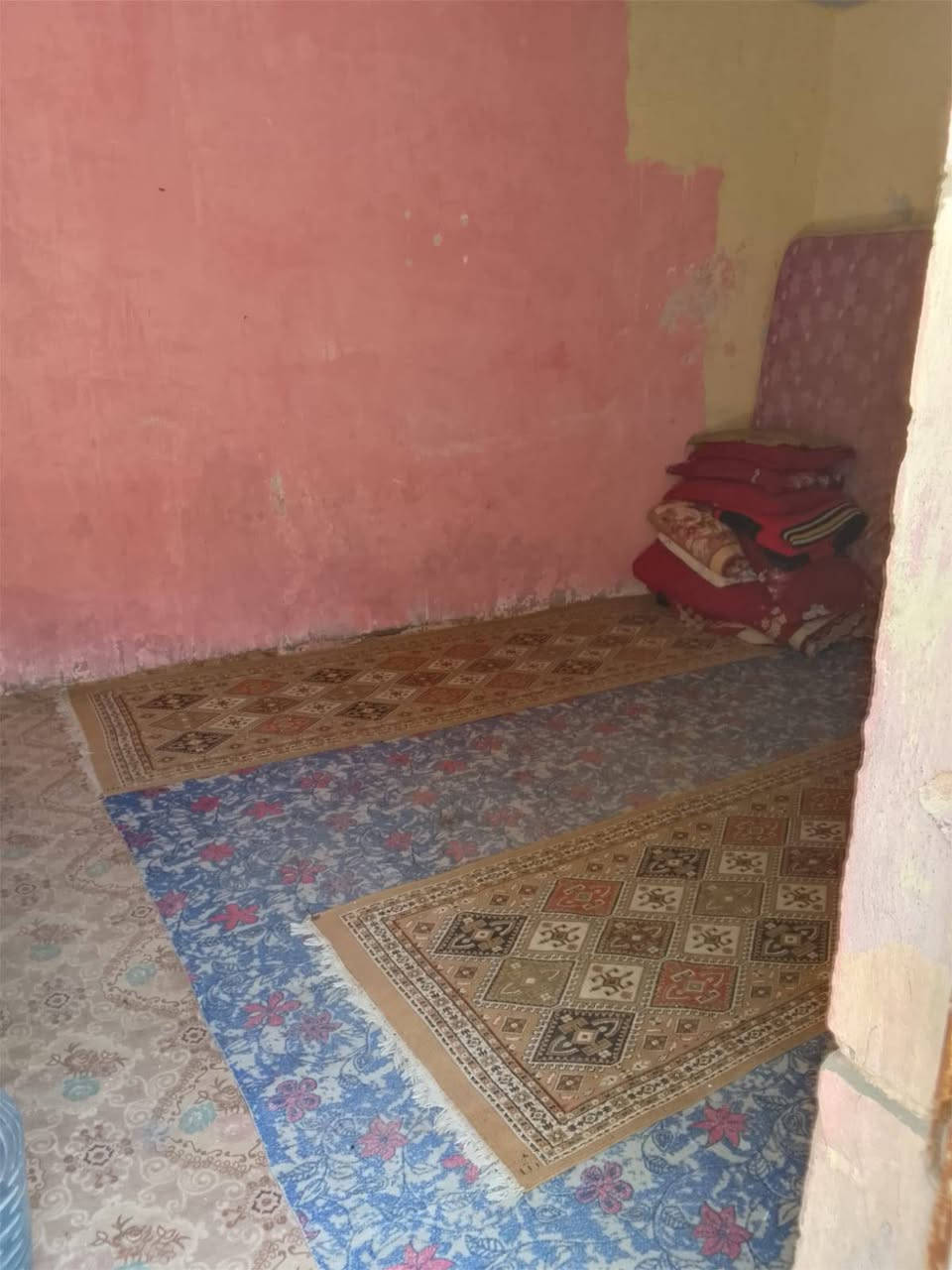 اني مكلف بالنشر 
بيت للبيع 100 م  زراعي سند 25 
((غرفتين ومطبخ وحمام وتواليت ))
والبراني بس اساس ومدفون فقط 
سماوة . قريه سيد جبار 
ماءو مجاري وكهرباء و مقرنص 
استفسار على الارقام 
***********
***********
(  السعر   10 مليون وبيه مجال بسيط)
اني مكلف بالنشر الخاص مغلق
