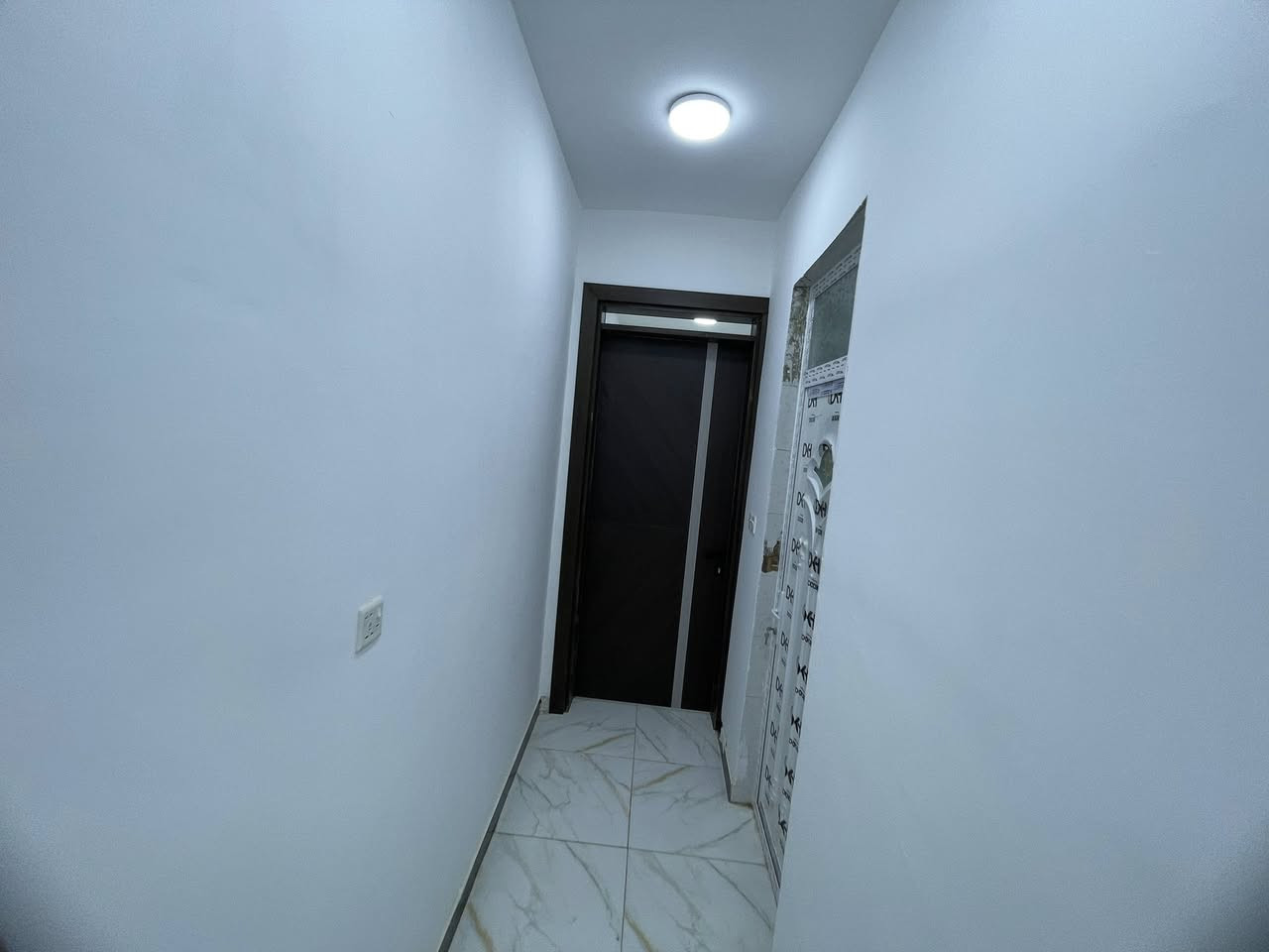 شقة٩٠ متر للإيجار غرفتين نوم وصاله وخدمات بناء جديد الاعظمية
 قرب السريع جه الكم 
طابق اول ٥٥٠
 
 ***********
