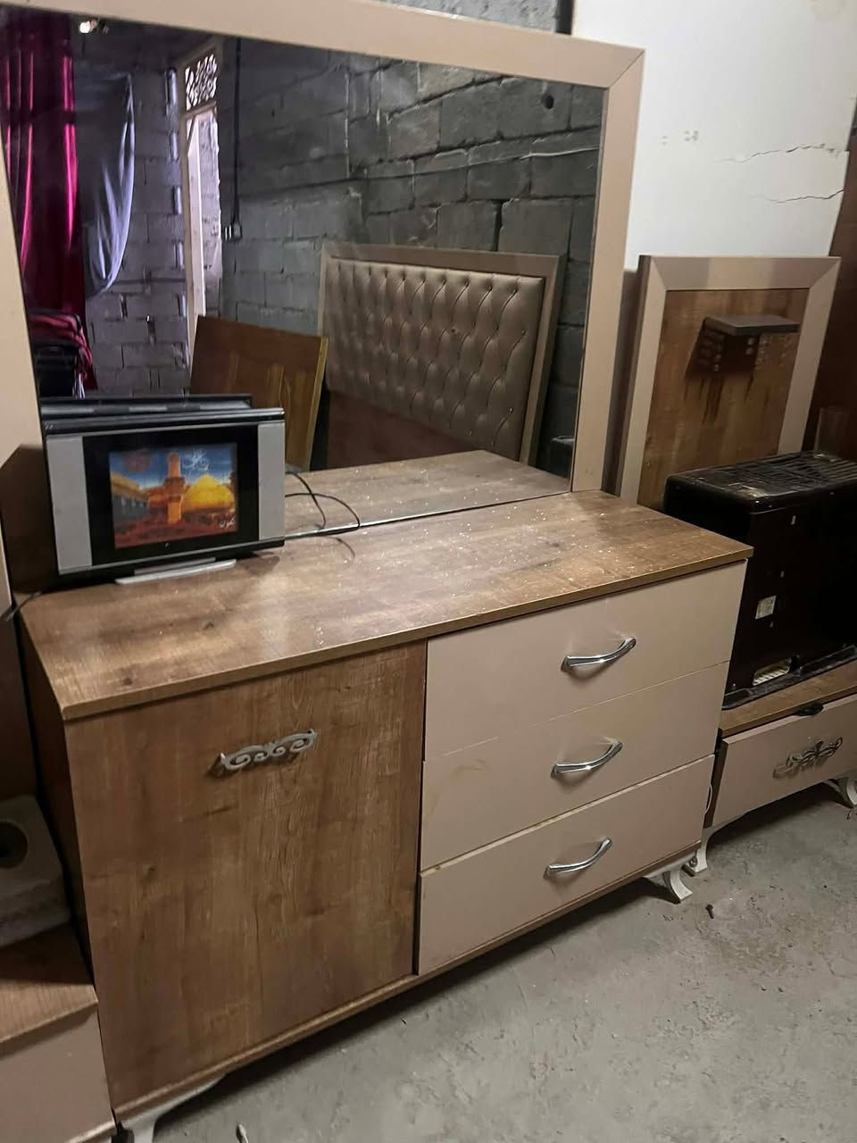 السلام عليكم غرفه تركي نقص بس الجربايه 160 وبيها مجال بسيط


**إذا كنت صاحب هذا الإعلان وتريد حذفه لأي سبب، رجاءا أرسل رسالة إلى الدعم الفني**