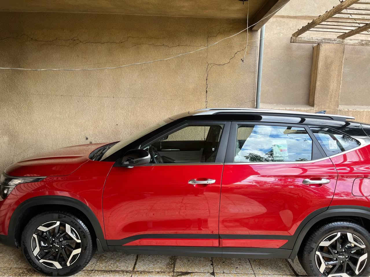 🔸 كيا _سيلتوس موديل٢٠٢٥ فول لل اخير خليجي ماشيه ٣ الف بس اخت الزيرو
 
🔸 رقم بغداد 
ا🔸اوتو هولد 
🔸بنوراما على طول 
🔸تبريد مقاعد 
🔸كراسي كهرباء 
🔸 دخول ذكي 
🔸مفتاح التشغيل بصمة 
🔸 ناقل حركة اوتوماتيك 8 سرع
🔸شاشة apple carplay and androidauto
🔸كاميرا خلفية دوارة
🔸انارة LED
🔸 تبريد شاشة
🔸 حساس امامي + خلفي 
🔸 مرايا كهرباء + اشاير بالمري
🔸 دشبول ايباد
🔸 فول تحكم مقود 
🔸 اوتو هولد
🔸 هاند بريك كهرباء
🔸 منافذ شحن 
🔸 وضعيات قيادة
🔸كراسي جلد ابيض 
🔸 قطعتين تبريد
🔸 قياس الويل 17 انج 
🔸 مانع انزلاق 
🔸 منافذ شحن USB / TYPE C 
🔸 ايزوفيكس ISOFIX

ابعاد السيارة 
الطول   4315 ملم 
العرض  1800 ملم
الارتفاع 1620 ملم
السعر.   ١٨٨$وبيه مجال 
***********
العنوان :- بغداد بغداد, العراق
