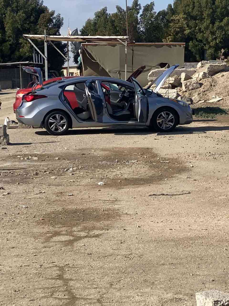 النترا موديل 215
وارد امريكي 
فول مواصفات
فتحه 4 بصمات
السياره مكينه گير حداديه مكفول
شواصي ولغود مكفوله
فقط ضربه بالبنيد خفيفه مرجعه نفسها
صبغ بخشم الچاملغ خفيف 
رقم بغداد انگليزي بأسمي
***********
