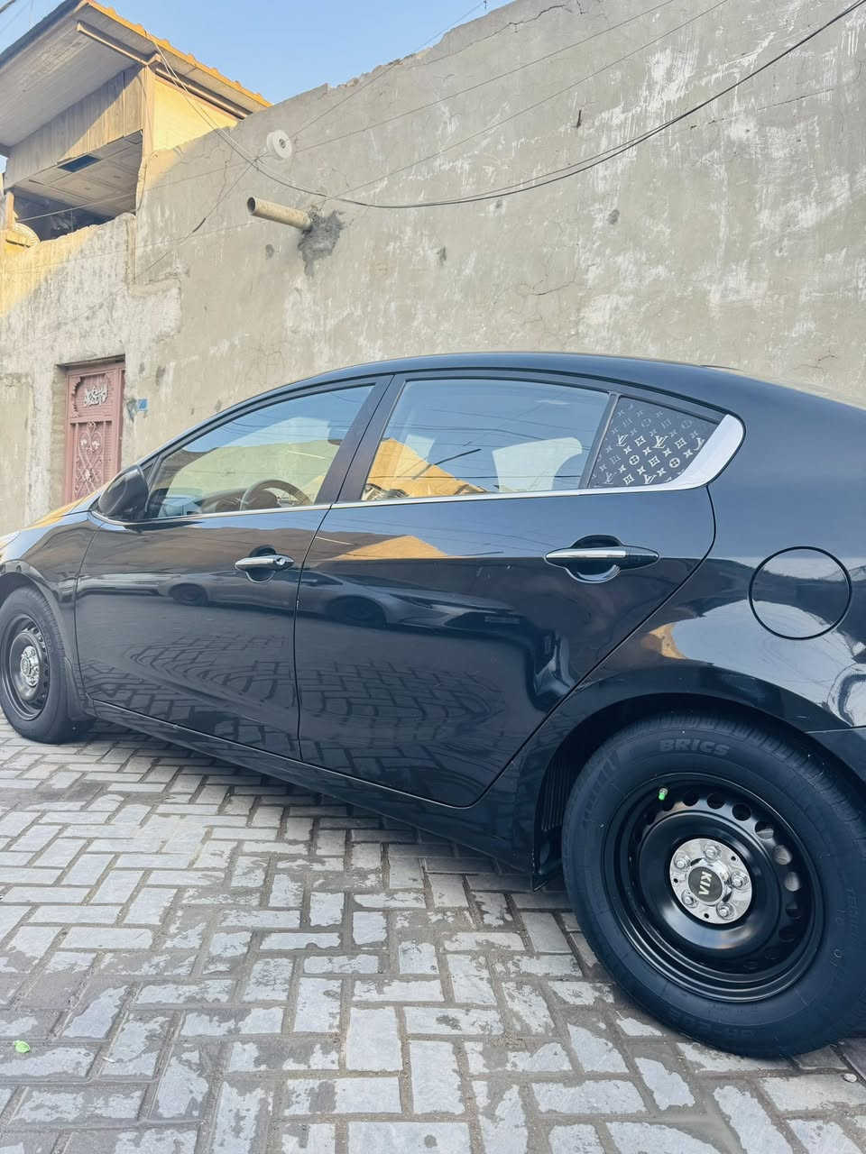 سلام عليكم سيراتو خليجي مكفوله كفاله عامه بأسمي السياره رقم اربيل تحويل ثاني يوم بيها ملاحضات بسيطه فول مواصفات 1/1 موديل 2017
محرك 2000 دوش مكفول من تنقيص والتبخير
كير At مكفول
ماشيه 89000 كيلو متر
اشاير بل مري 
مري شفط 
ترحيب عند الاقتراب
صندوق ذكي يفتح عند الاقتراب
تبريد ثلجج قطعتين تبريد
تبريد منفصل مناخين 
فتحه سقف
كشنات كهرباء تدفئة تبريد
الخلفيات تدفئة فقط
بصمه ابواب وبصمه تشغيل 
نقاط عمياء بل مري 
مانع تزحلق كروز مثبت سرعه تدفئة ستيرن
3 انضمة قيادة سبورت نورمال ايكو 
تخم تاير ويل بل باكيت
صدر امامي خلفي 100/100 
وبعد بيها هواي شغلات 
السعرر 135$ وبيها مجال حك الجيه مكان بغداد للأستفسار الاتصال ع الرقم ***********
