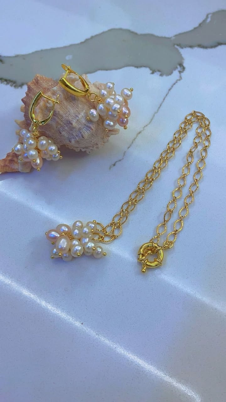 ✨
في عالمٍ تُعاد فيه التصاميم…
إيزيس تختار أن تكون مختلفة.

كل قطعة هنا ليست مجرد إكسسوار…
بل حكاية صُممت لتشبهكِ وحدكِ 💜

🔸 طلاء ثابت يحافظ على بريقه مع الوقت
🔸 تصاميم تُصنع بحب… لا تُكرر
🔸 أحجار مختارة بعناية… تحمل نية وطاقة خاصة

في إيزيس…
لن تجدي شيئًا يشبه الآخر،
لأنكِ أنتِ أيضًا لا تشبهين أحد.

✨ قطعة واحدة… طاقة خاصة… حضور لا يُنسى ✨

#إيزيس #تصاميم_خاصة #أناقة_مختلفة #طاقة_أنثوية


**إذا كنت صاحب هذا الإعلان وتريد حذفه لأي سبب، رجاءا أرسل رسالة إلى الدعم الفني**