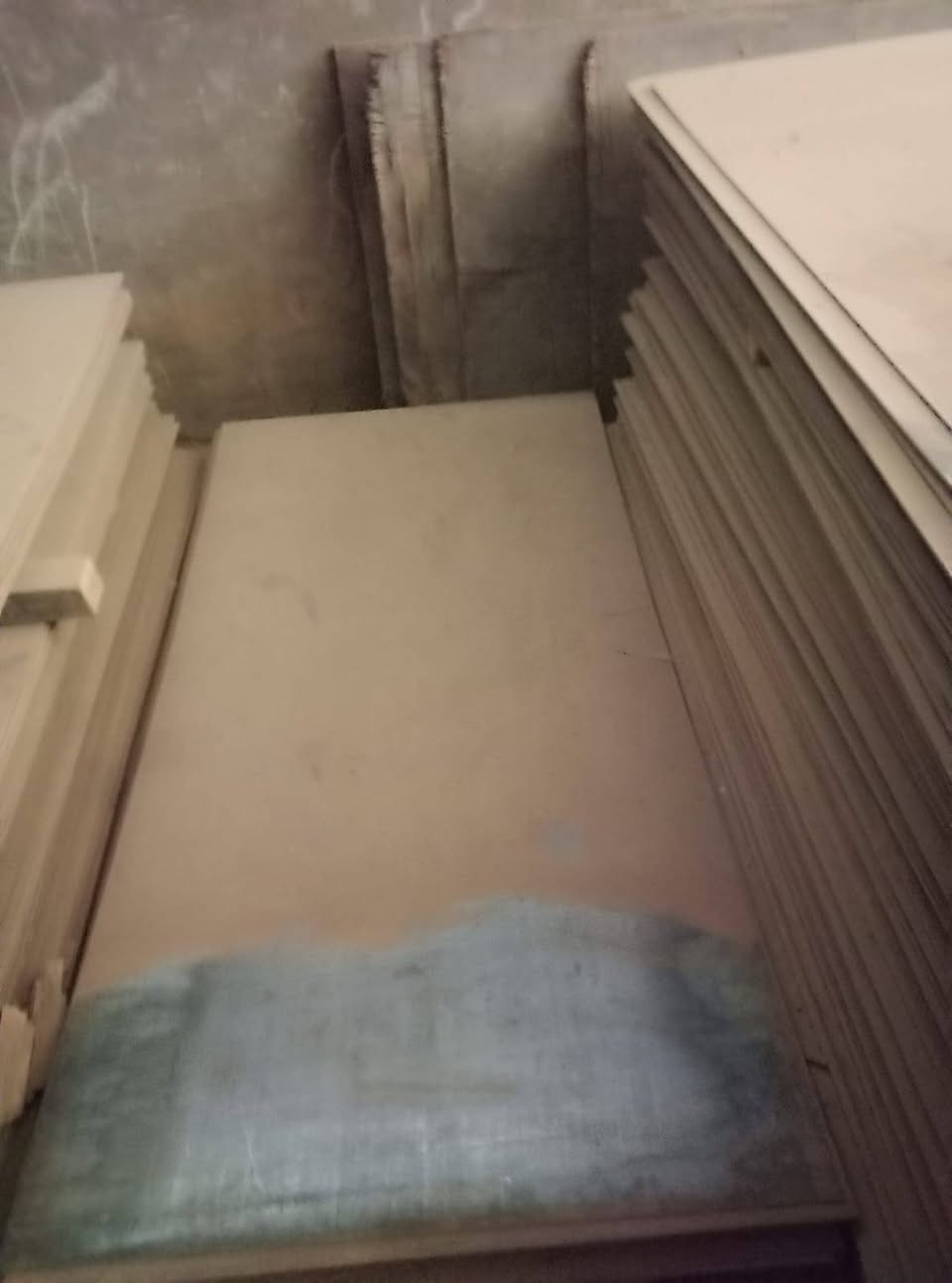 سلام عليكم اخواني عندي بليت 6 ملم تارس روسي كميه 600 قطعه ابيع طن و مفرد بل يصرفلك
الاستفسار علأ الارقام 
***********
***********
