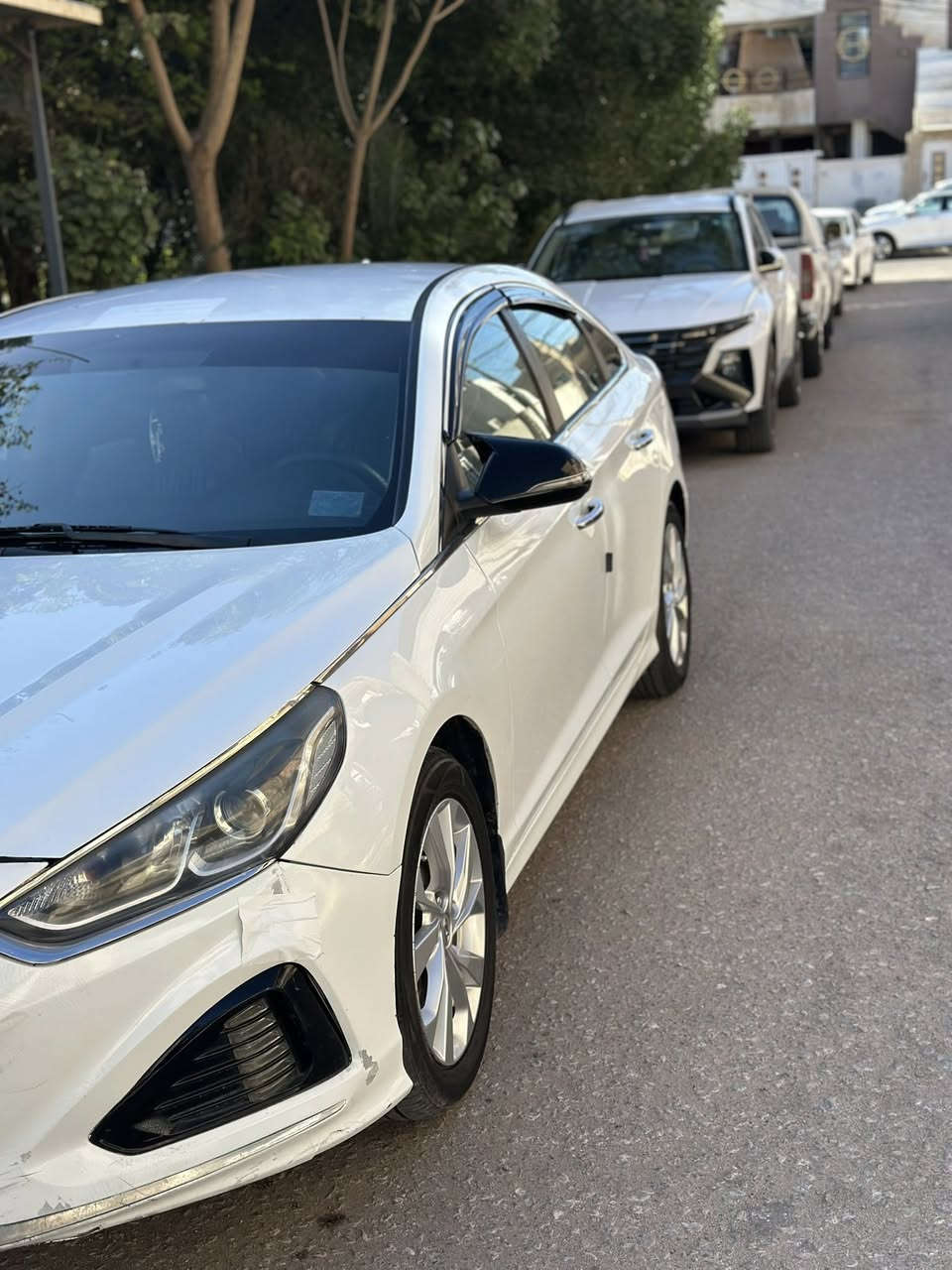 سلام عليكم
سوناتا 2018 وارد امريكي ماشيه 100 ميل 
رقم كربلاء الدولي بسمي  سنويه جديده لل2031
فول موصفات عده الفتحه 
بصمه تشغيل 
بصمه ابواب 
بصمه جنطه 
ثلاثه انضمه قياده 
تحكمات استيرن
 شاشه كبيره +كامره 
تبريد ابيانو ❄️
رادار جانبي 
اشاير بلمري 
كشن كهرباء + تدفئة 
ويل كب ابلاد 
لايت زنون 
بعد مواصفات معروفه 
محرك2400GDi مكفول  من الفتح والتنقيص والبخار
كير مكفول تدفئة +تبريد ثلج ❄️ 
تخم تاير جديد باتري جديد استوني امسويلها ادامه كامله 
حادث السياره بنيدوجاملغات الاماميه بيه اشويه تكشر بلقماره وشويه بلجنطه 
سونار موجود

المكان كربلاء 
***********
السعر 116 اوبيها مجال
