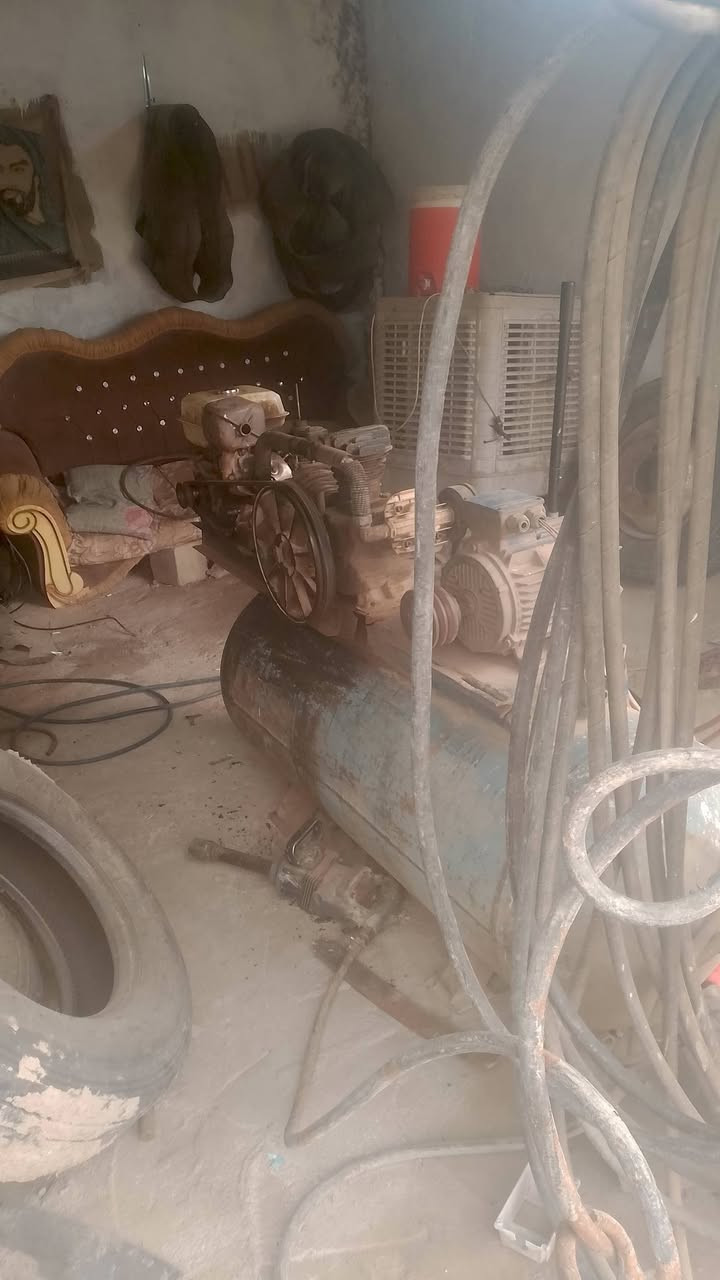 سلام عليكم شباب ورشه بنجر للبيع ادوات كامله كبريسر حجم 600 خالعه حجم 24 مكلف بنشر تفاصيلهاذه رقم راعيهن ***********
