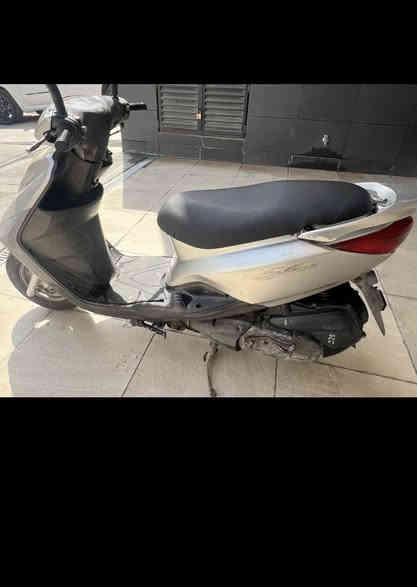 سلام عليكم  دراجه بريز 140 
دراجه مكينه خرسه مامفتوحه ابد 
لانضوح ولاتبخير برغي ممفتوح بيها الدراجه 
شلعه معدل كابريتر اصلي ممبدل  كفرات كلها مختمه  نكره سلف +هندر. ماشيها18الف. نقصها فقط  لاستاند التعليك مكاني العطيفيه ***********
