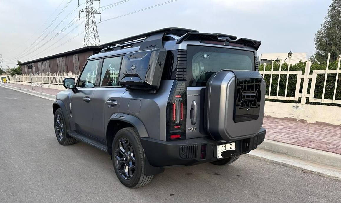 جيتور T2 2025
جيتور T2 2.0L LUXURY

الموديل: 2025 (هارلم)
العداد: 11,000 كم قابل للزيادة 

اللون: السلفر (المات المميز) داخل زيتوني

المحرك: 4 أسطوانات L 2.0 تيربو 254 حصان حقن مباشر
عزم الدوران (نيوتن-م): 390
ناقل الحركة: اوتوماتيكي دبل كلاتش من 7 سرعات
نظام الدفع: نظام دفع رباعي متطور من BorgWarner

الضمان الأساسي: 6 سنوات وعداد كيلومترات مفتوح
ضمان المحرك: 10 سنوات او 1،000،000 
بعدها داخل الضمان و الصيانة كلها داخل الشركة 

المواصفات:

*فتحة سقف بانوراما 1.1م
*إطارات قياس 20 إنچ
*الصندوق شفط
*الشباك الامامي المضاء  بجيتور 
*مثبت سرعة مع رادار تفاعلي
*نظام القيادة شبه الذاتية
*نظام الكبح التلقائي في حالة الطوارئ
*نظام تحذير الاصطدام الامامي والخلفي
*كاميرات محيطية 540 درجة
*حساسات أمامية وخلفية
*نقطة عمياء
*نظام تحذير مغادرة المسار
*نظام المساعدة للبقاء في المسار
*شاشة التحكم بقياس 15.6 إنچ
*شاشة القيادة بقياس 10.25 إنچ
*نظام صوتي متطور 12 سماعة من Sony
*نظام أبل كاربلاي وأندرويد أوتو لاسلكي
*نظام اوامر و تحكم صوتي
*مقصورة الركاب من الجلد الفاخر والكنتارا
*مقعد السائق والراكب كهربائي
*مقاعد السائق والراكب مبردة
*مقاعد السائق والراكب مزود بذاكرة لحفظ 3 وضعيات الجلوس
*إنارة ترحيبية مع إنارة محيطية متعددة الالوان
*عتبات الأبواب مضيئة
*مصابيح أمامية وخلفية أوتوماتيكية LED 
*التكيف التلقائي للضوء العالي
*نظام تقليل الضجيج النشط مع زجاح مزدوج
*المرايا الجانبية قابلة للطي كهربائياً ومدفئة
*دخول ذكي و تشغيل عن بعد
*خاصية إغلاق نوافذ وفتحة السقف عن بعد
*شاحن هاتف لاسلكي سريع
*نظام تنقية الهواء PM2.5 وفلتر N95
*مسند الذراع الوسطي مع ثلاجة
*انماط قيادة متعددة للطرق الوعرة
*وسائد هوائية امامية و جانبية عدد 6
*ماسحات الزجاج الأمامي مع حساس للمطر
*دوسات جانبية
*نظام الفرامل الأوتوماتيكي Autohold
*نظام التحكم بنزول المنحدرات
*نظام المساعدة لصعود المرتفعات
*نظام مراقية ضغط الاطارات

مكان السيارة بغداد / مجمع نجمة بغداد
رقم صاحب السيارة 
 ***********

السعر :: اطلبه بالتعليقات يصلك خاص 📩

#ادارة_الصفحه ⚡

ملاحظه / 🔴
مدير الصفحه غير مسؤول عن بيع وشراء واصوليات السياره نحن صفحه لعرض السيارات فقط.
