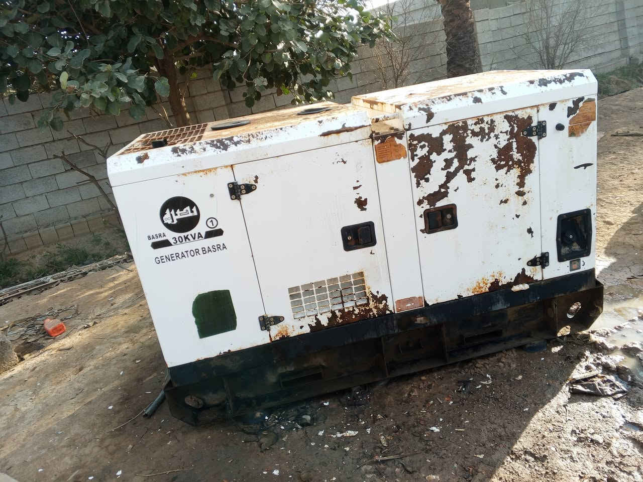 للبيع مولد بيركز كاتم 4بستم توليد 30كيفي شرط برغي مامفتوح بي تشغيل أوتو المكان ديالى  الاتصال***********
