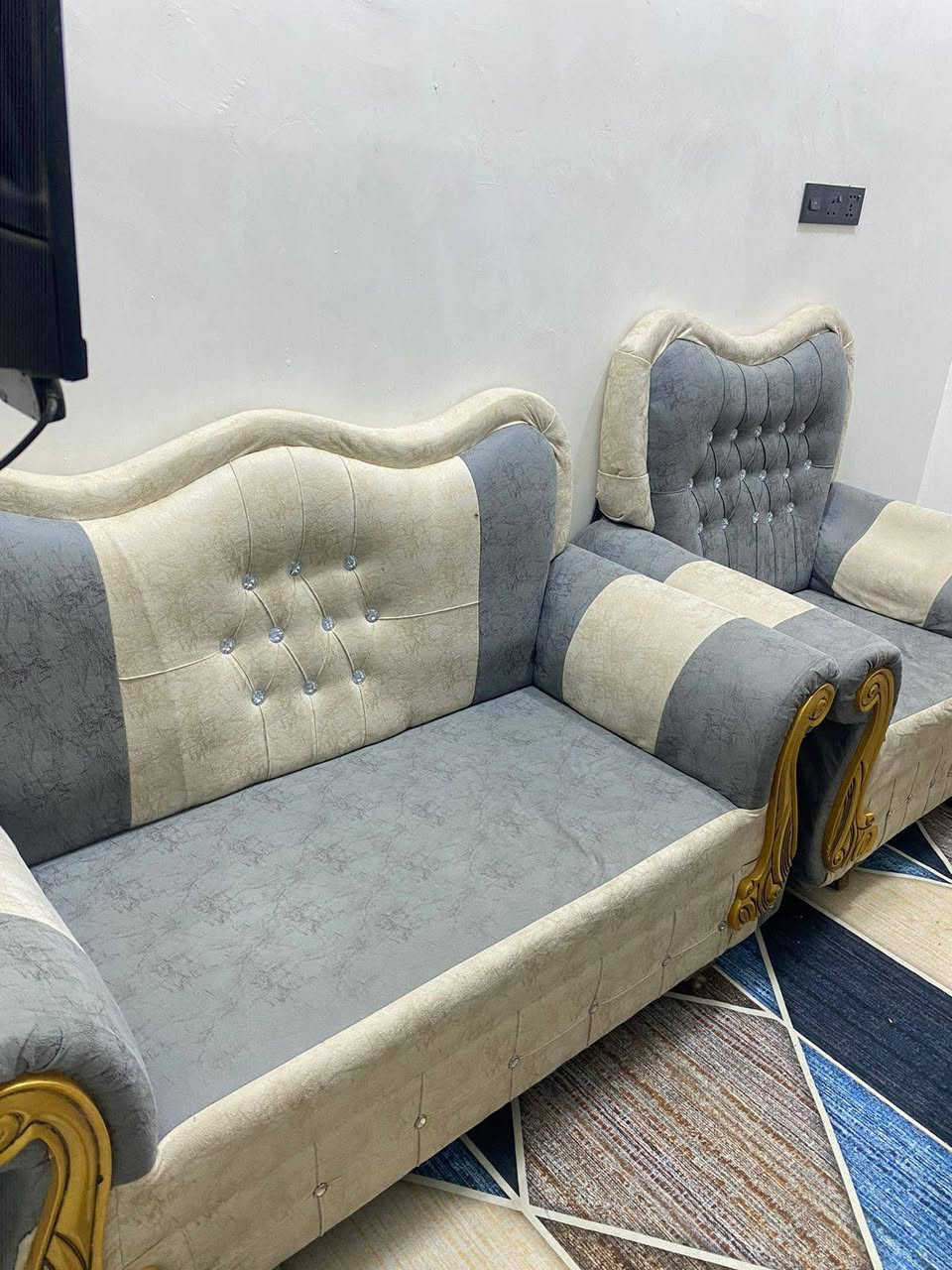 كرويتات خمس قطع للبيع سعر 300 وبيه مجال حك الجيه مكاني ناصريه مركز  استفسار ***********
