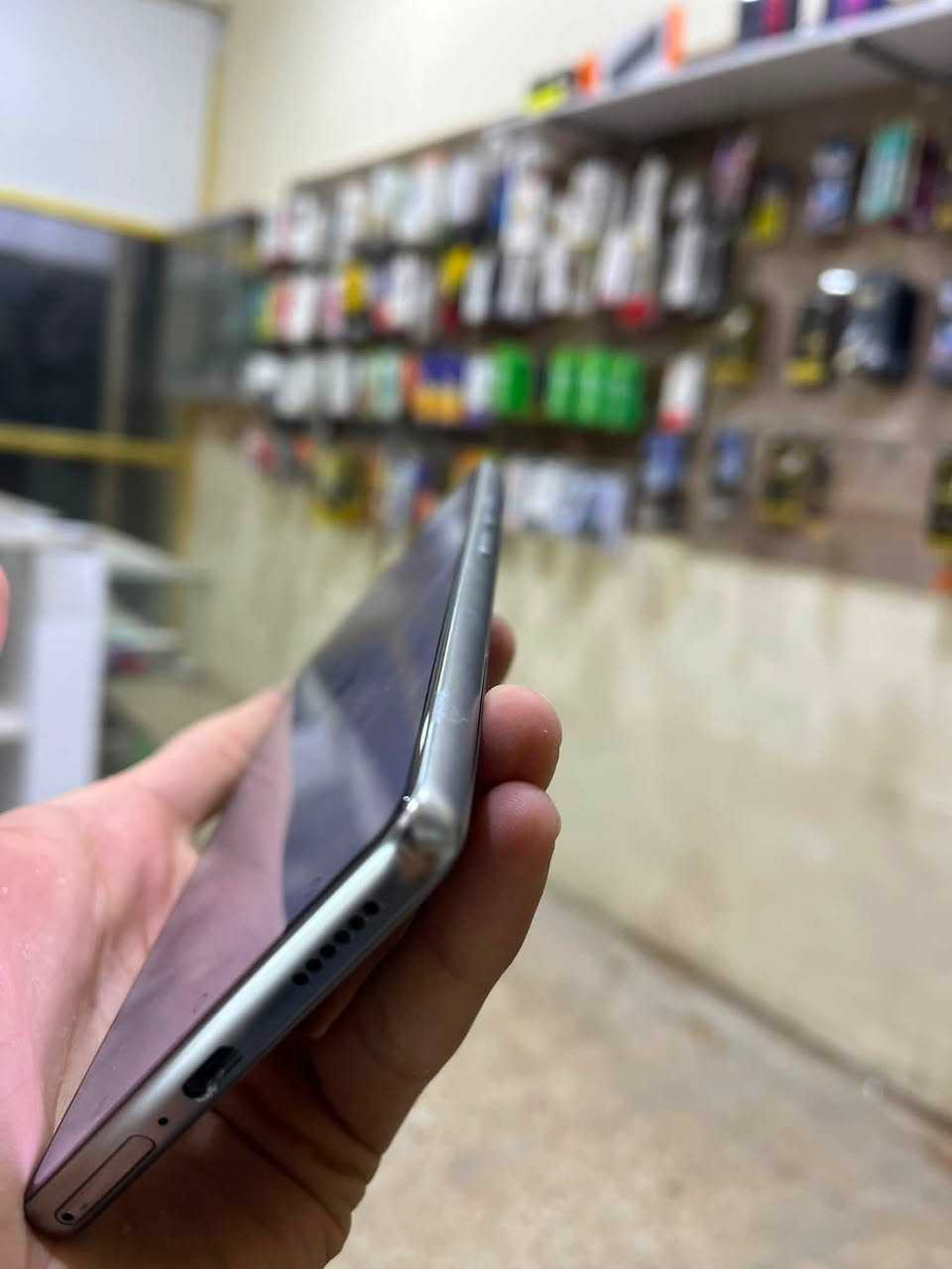tecno camon 40
الذاكره 256 
الشاشه 120Hz 
البطاريه 5200mAh 
مبدل شاشه اصلي وكاله 
السعر 170 (ضمان سبوع كامل)
العنوان كربلاء حي النضال ***********
