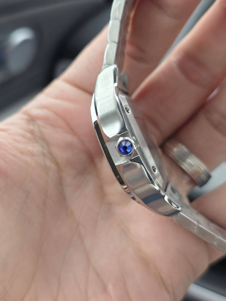 ساعة من ماركة (كارتير)
 تعمل بنظام اوتوماتيك وعلى حركة اليد 
ارقام لامينوس..مكينه اوتوماتيك سويسري 
مختم من كل جهات وزن ثقيل..منفذ شهري
مع علبه ملحقات كاملة..مينا لون اخضر
السعر 125الف مع توصيل


**إذا كنت صاحب هذا الإعلان وتريد حذفه لأي سبب، رجاءا أرسل رسالة إلى الدعم الفني**