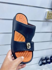 مطراش لاستيك رجالي  قياسات 40/45 سعر الكارتون 54الف متوفر توصيل لجميع ...