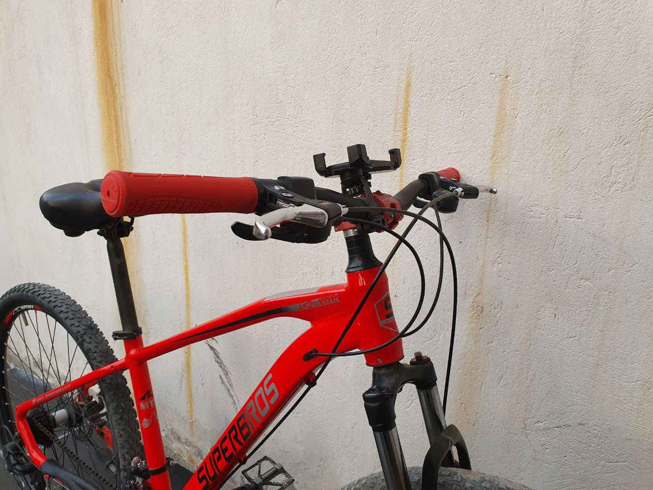 ماركة SUPER BROS
حجم 27.5 
بريكات دسك واير دفن داخل اللشة ماركة Ok
شفترات ماركة SUNRUN 
دشالي امامي 8x3 خلفي سستم شيمانو اصلي 
اللشة حديد 
ركبة ماركة wake الالمنيوم 
ويالة حجم 27.5 فافون 
دبل امامي قفل فتح شغال 
للتواصل خاص او واتساب 
***********
