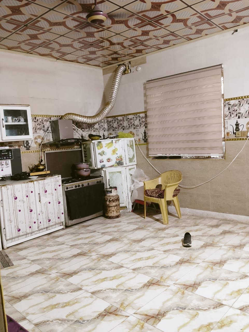 السلام عليكم بيت مساحه 220م
مكانه ناصريه منطقه سبل لاولى ثاني فرع عن تبليط يتوفر مجاري و ماي وكهرباء وأمبير وانشالله ع أبواب تبليط بي وصل طابو 
البناء طابوك عكاده نقص بيتونا ودرج 
يحتوي على غرف 3 وصاله ومطبخ وصحيات واستقبال للتواصل ***********
