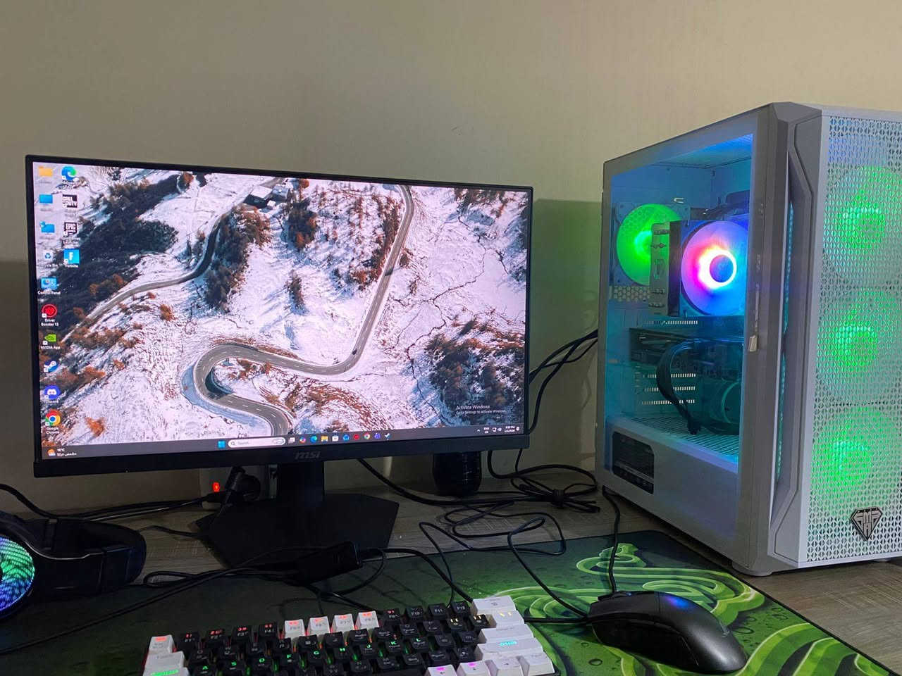 المعالج: Ryzen 7 5700X 

اللوحة الأم: ASUS B450-A II 

المبرد: DeepCool AG 400

الرامات: 32GB 3200MHz RGB 

بطاقة الرسومات: ASUS RTX 4060 

التخزين: NVMe 1TB

مزود الطاقة: 650W 80+
شاشه:msi24/165h
ماوس+سماعه+كيبورد+ماوس باده 
اقصه ضغط حراره 54 
مكاني بغداد حي اور 
تريد توصيل فقط بغداد 
السعر 1400 المايعجبه السعر ميحتاج يعلق 
***********
