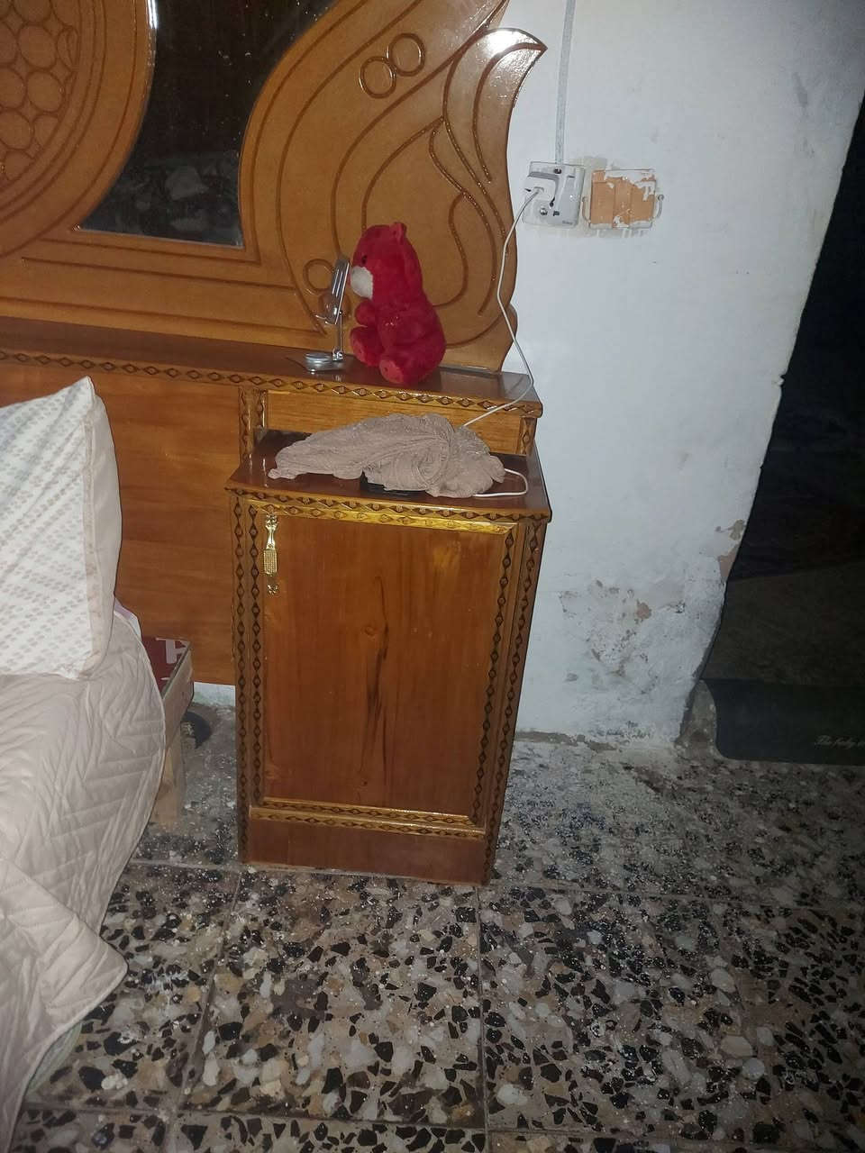 السلام عليكم غرفت حشاب لبيع ماخذه بملونين و٢٠٠وريد ابيعها حتاجيت وريد ابيعها رايدها مليون ٥٠ الغرفه كلشي ما بيها بس الميز مكسور شويه والمرايا مال جربيه مكسور شويه بغداد شعب الواتساب والخط ***********
