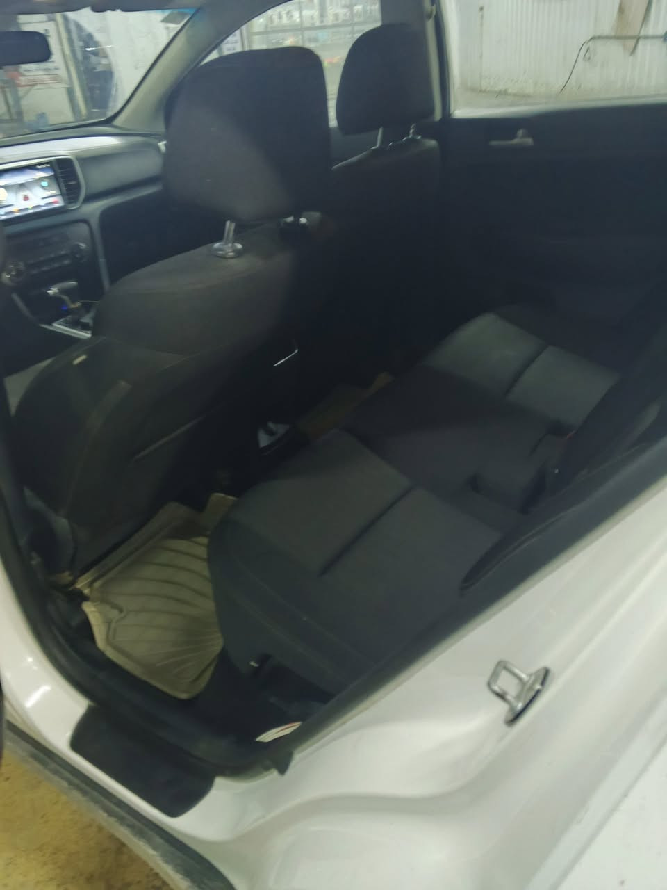 سبورتنج امريكي ابيض 
موديل 2017
بيها سونار 
السعر 145وبي مجال 
العنوان الدورة شارع 60 
***********
