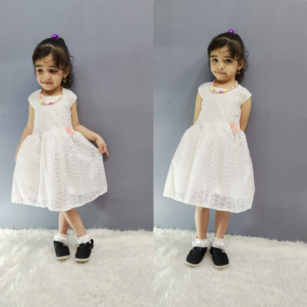 تصفيه تخفيضات هائله
فستان بناتي عرايسي 
تركي شيفون وبطانه ستن يلبس ٢ / ٦ سنه السعر الدرزن ١٢ قطعه ١٨ الف للاستفسار واتساب ***********
