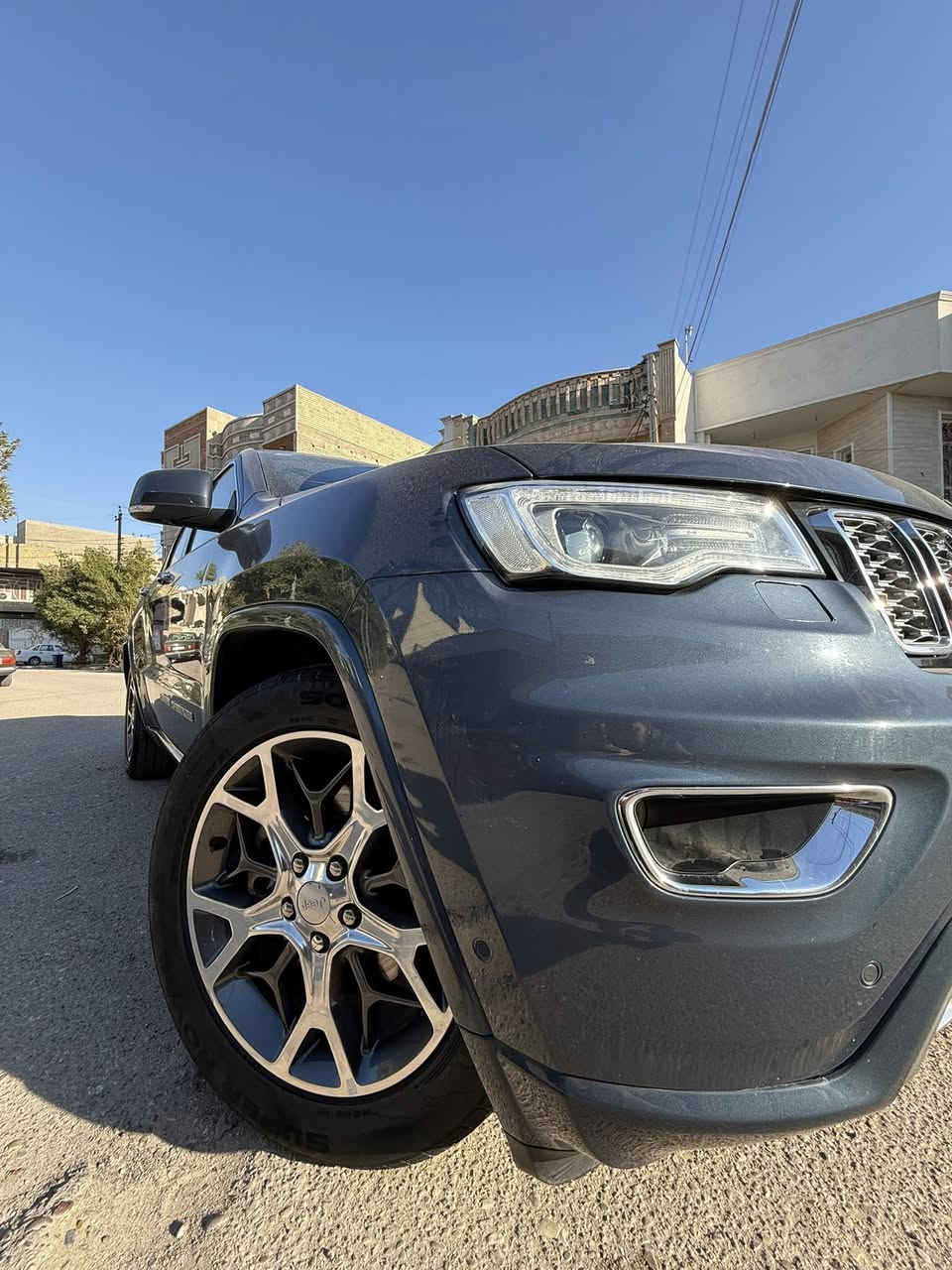 سلام عليكم
جيب اوفر لاند 2020 
مكفوله كفاله عامه 
فول مواصفات جكات بنوراما 
ماشيه 70 الف كيلو
سيارت جديده معنى الكلمه
 لون السياره مميز تخم تاير جديد
سياره كامله اي نقص مابيه
وال افر لاند معروف مواصفاته فول
السعر 310 وبيه محال حق الجيه
مكان السيارت چكوك قرب الكاظميه بغداد
سياره نظيفه استخدام بيت 
***********
