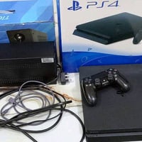 PS4 مستعمل نظيف، يدة واحدة اصلية، UBS سعة 850 بس يحتاج تبديل بطارية، ل...