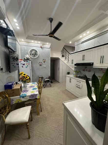 🖱️دار حديث للبيع 🖱️

📎بموقع مميز وابعاد مميزة

📐المساحة:90م. واجهة:9م. نزال:10م

بناء فول درجة اولى يحتوي:
الطابق الاول مطبخ واستقبال وحولي وغرفة نوم وخدمات
الطابق الثاني غرفتين نوم وخدمات
الطابق الثالث غرفة نوم

📎بالاضافة الى سبالت وكاونتر وشاشات 

📌الموقع: حي البنوك / شارع المنيسة

شارع نافذ عريض ١٥م ( قرب الشارع العام )

للاستفسار اكثر الاتصال على الرقم التالي 
*********** 

📍او مراجعة مكتب الدار للوساطة العقارية الكائن في حي البنوك بداية شارع الكنيسة من جهة الجسر
