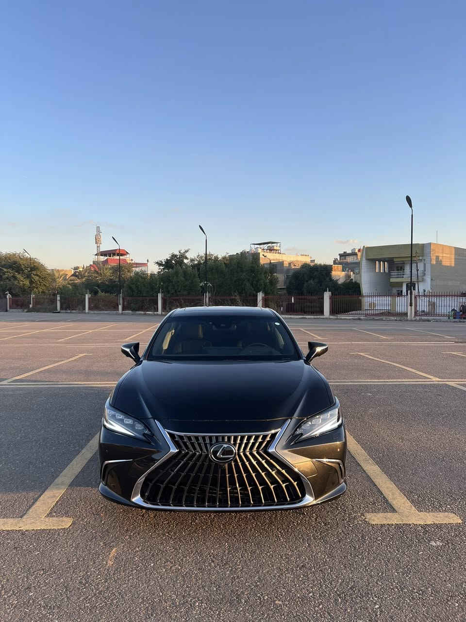 ارخص لكزس بالسوق 🔥🔥🔥
الحق عالجديد🔥🔥
…………………………………………………………………

السلام عليكم 

لكزس es هايبرد 2024 فول للاخير

السياره موجوده ببغداد مرقمه جاهزه (رقم مميز)💯

  حادث سياره بنيد وجوملغ مبدل نفس اللون (بدون صبغ)             🫟

السعر:285 يعني 28,500$

موقع السياره حي الجامعه 

للتواصل والاستفسار عن باقي تفاصيل عالخاص او 

***********

‏سياره تخبل ماكو هيج سعر تواصل وياي وما أقصر وياك
 
                       تدللون🤍
