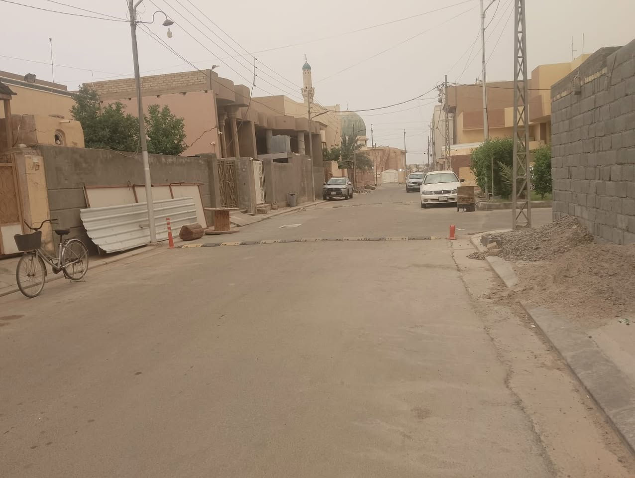 دار للبيع 🏠
📍 الموقع: الفلوجة – حي الشهداء الأولى، قرب جامع الرقيب

📋 نوع الملكية: طابو صرف (سند رسمي)

📐 المساحة: 300 م²
📏 الواجهة: 12 م
📏 النزال: 25 م
🛣️ عرض الشارع: 12 م

🏠 مواصفات الدار:

* بناء طابوق من التسعينات.
* استقبال وصالة كبيرة وصالة صغيرة.
* غرفتين نوم في الطابق الأول.
* مطبخ حار ومطبخ بارد.
* حمام سيراميك.
* منوران كبيران.
* صحيات داخلية وخارجية.
* غرفتين نوم +مخزن في الطابق الثاني.
السعر المتر (850) ألف بي مجال بسيط 
للتواصل ***********-***********
