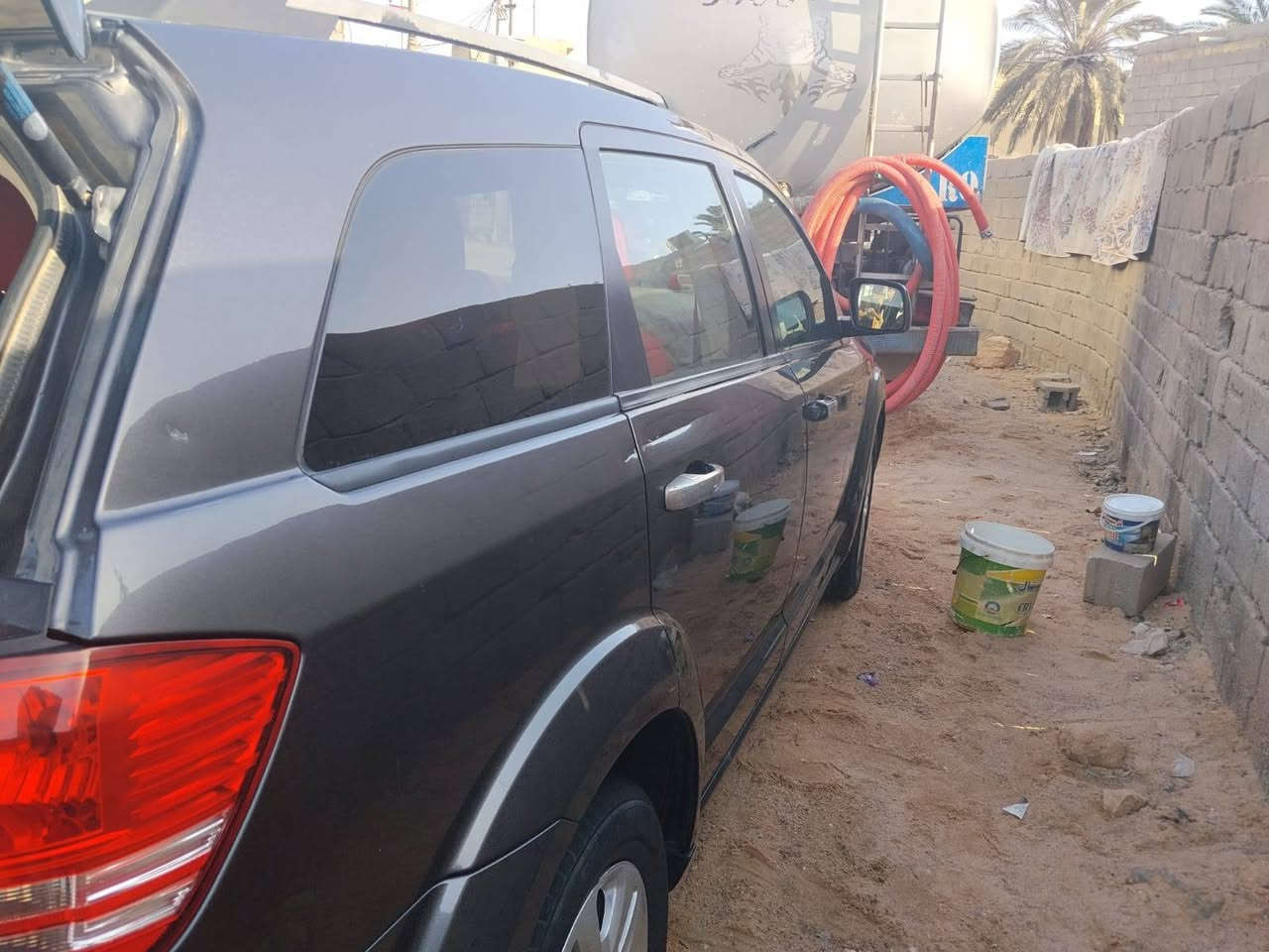 دوج جورني
2017
رقم ذيقار سياره بسمي شرط التحويل 
سياره جاهزه تبريد تدفئه شغال
مكينه 2400حادثها كلش بصيط 
طرف البنيد والمدكر
التواصل ***********مكلف بلنشر 
تصل على الرقم وتدلل
