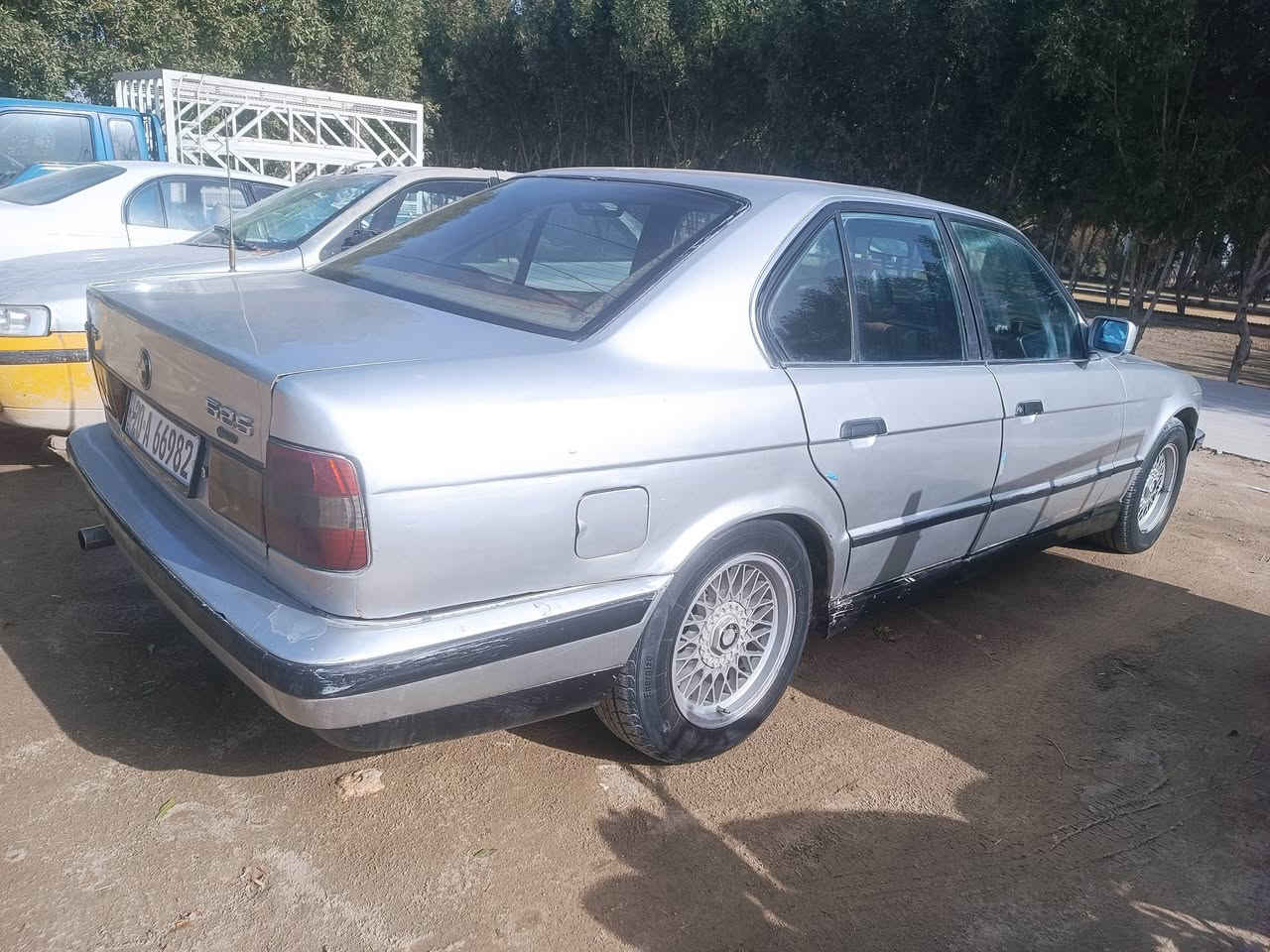 السلام عليكم 525 محرك مفتوح ماكينه مقفوله جير بيتاخير السعر 40 موديل 89 بيع او مراوس العنوان نجف0788 558 1660
