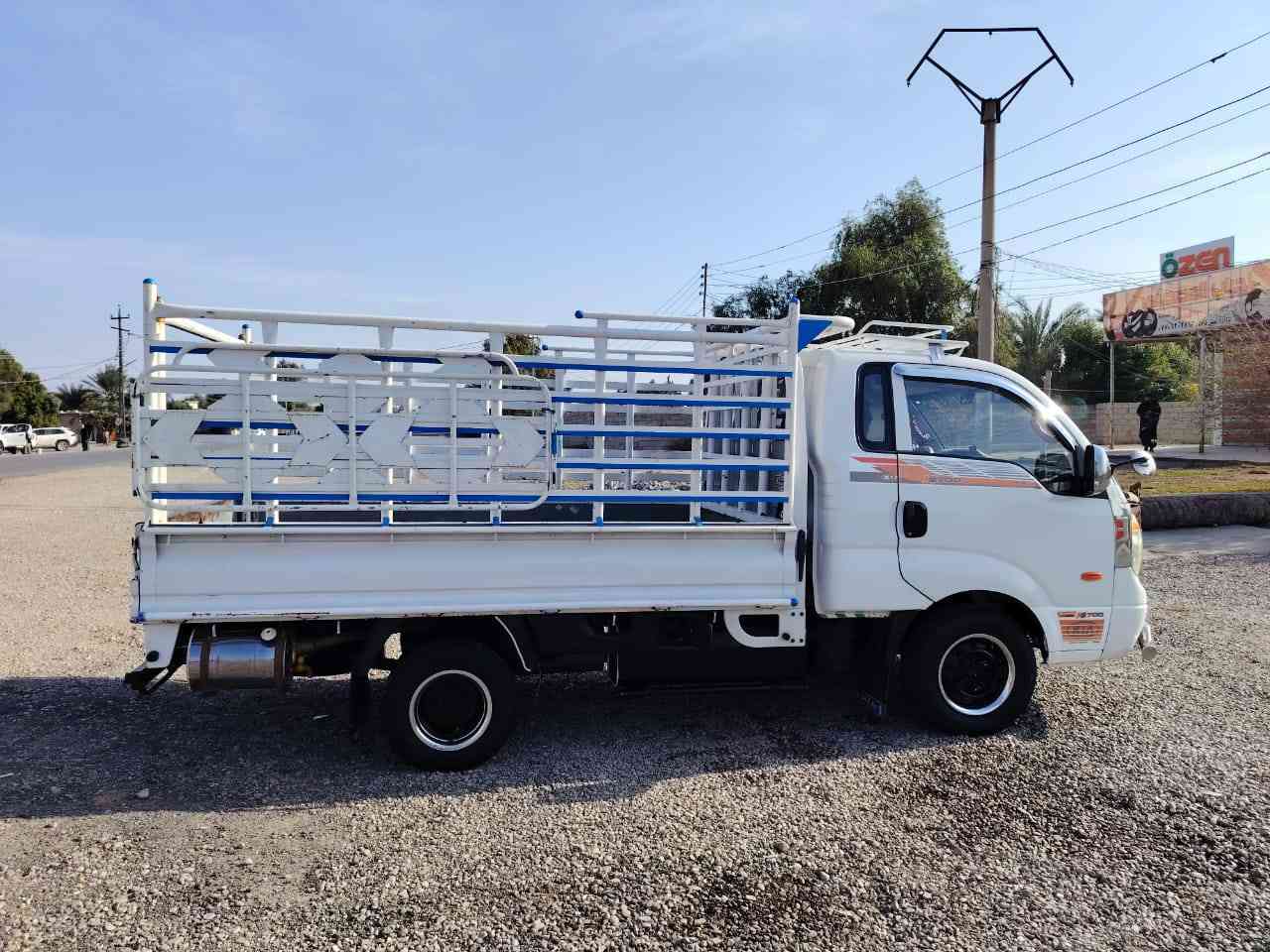 السلام عليكم كيا بنكو ٣ محرك ستاركس ٣٠٠ موديل 2007 سنوية بسمي لشهر ١٢ نضافة فول ضربة مابيها مبدل الباب الخلفي فقط عارضها ع 100 اتصال فقط ***********
