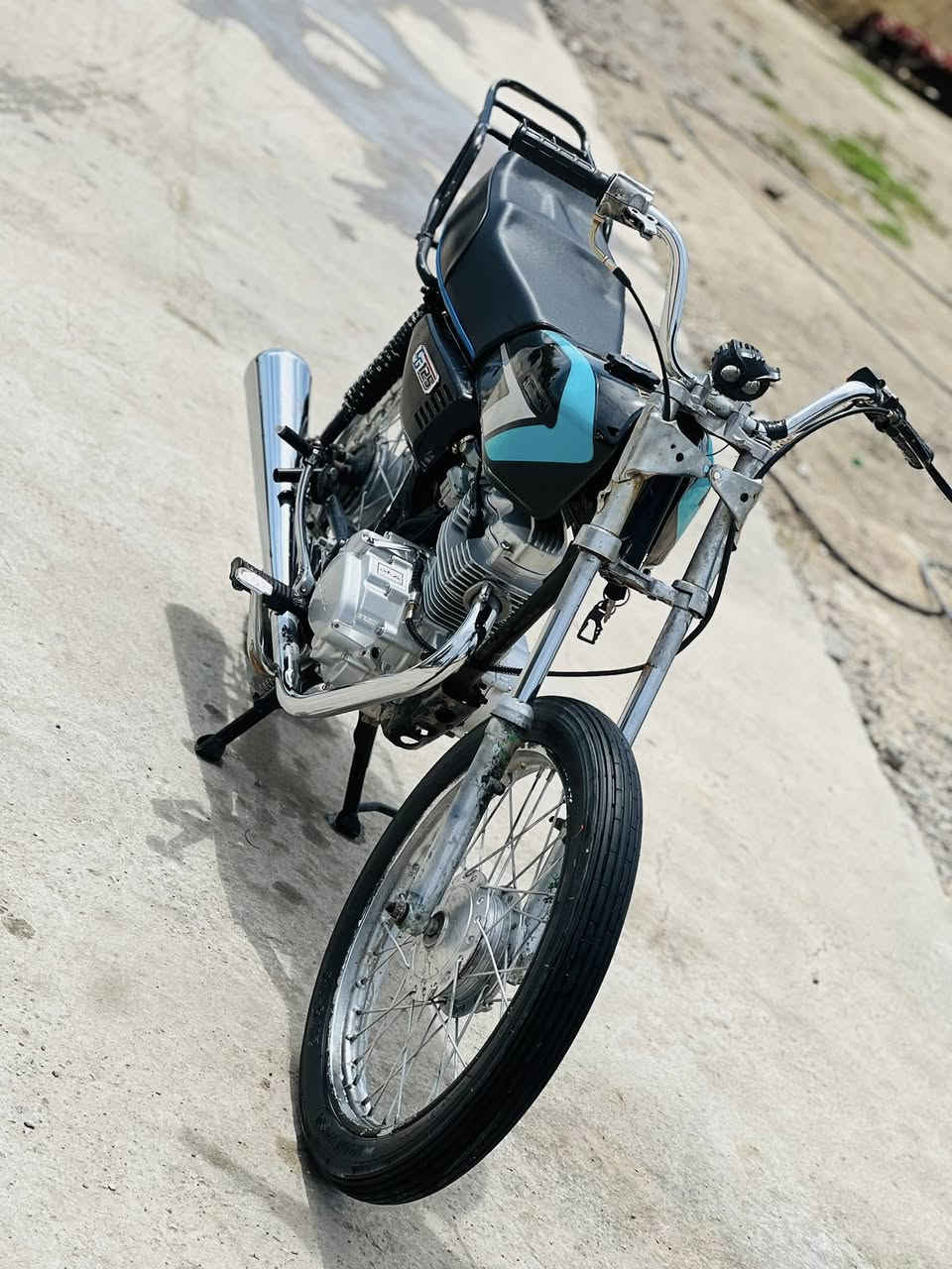 عمي السلام عليكم للبيع فقط الدراجة صارلها أسبوعين تقريبا من عمرتها  كلة جديد مكينه ٢٦ كلهة ٢٦كلك كلك أكفلك من السرقة شاصي نامة شلامجة سعرها ٣٧٥بلاش هية بس التعميرة ٣٥٠ مكان حلة سياحي منطقة الياسية للستفسار ***********
