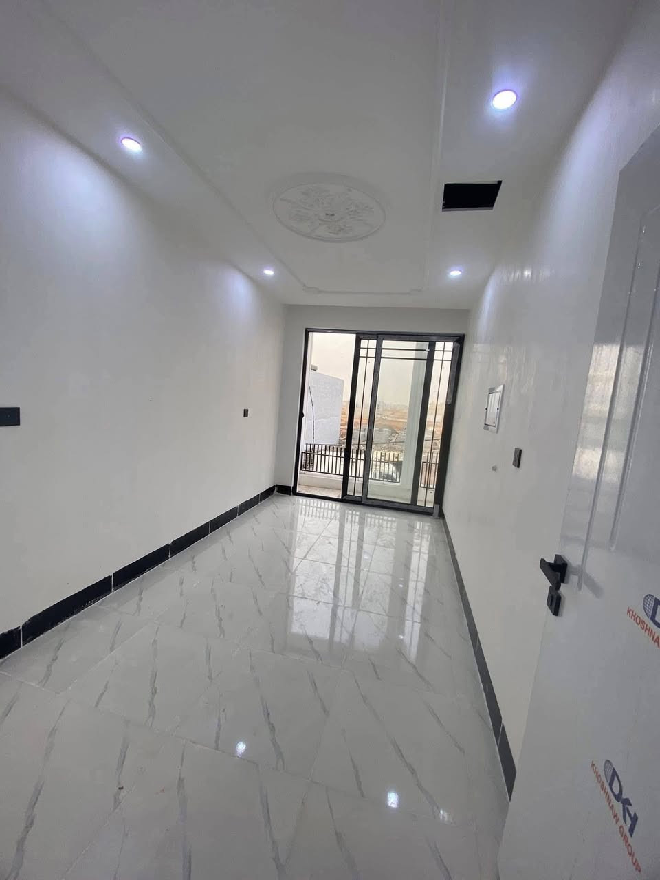 #٨حساروك
بيت للبيع في 8 حساروك 
١٢٥م
4غرف نوم +صاله 
مجموع صحيات +مطبخ حاره وبارد 
شارع 12
سعر 6دفتر 75ورقه بي مجال 
=================
***********
