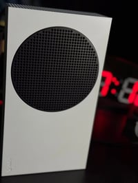 اكس بوكس سيريس اس • ٢٣ لعبة • ملحقات أصلية