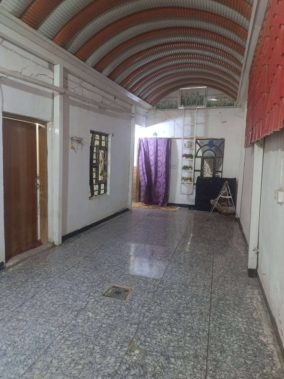 بيت للبيع مساحه 120
بدايه حي الرحمه...محل استقبال غرفه صاله مطبخ 
شارع السوك 
للاستفسار الاتصال ***********
اوخاص موجود
