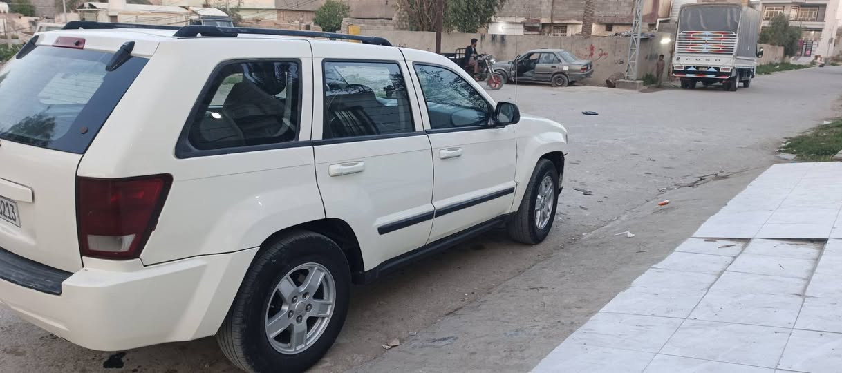 جيب لاريدو ٢٠٠٧ رقم بغداد نكليزي باسمي سنويه ٢٠٢٨ صبغ حزام بدون ضربه داخل مكينه سته سلندر بيها صوت رواجز فقط السعر ٧٨ وبيها مجال *********** مكان ديالى
