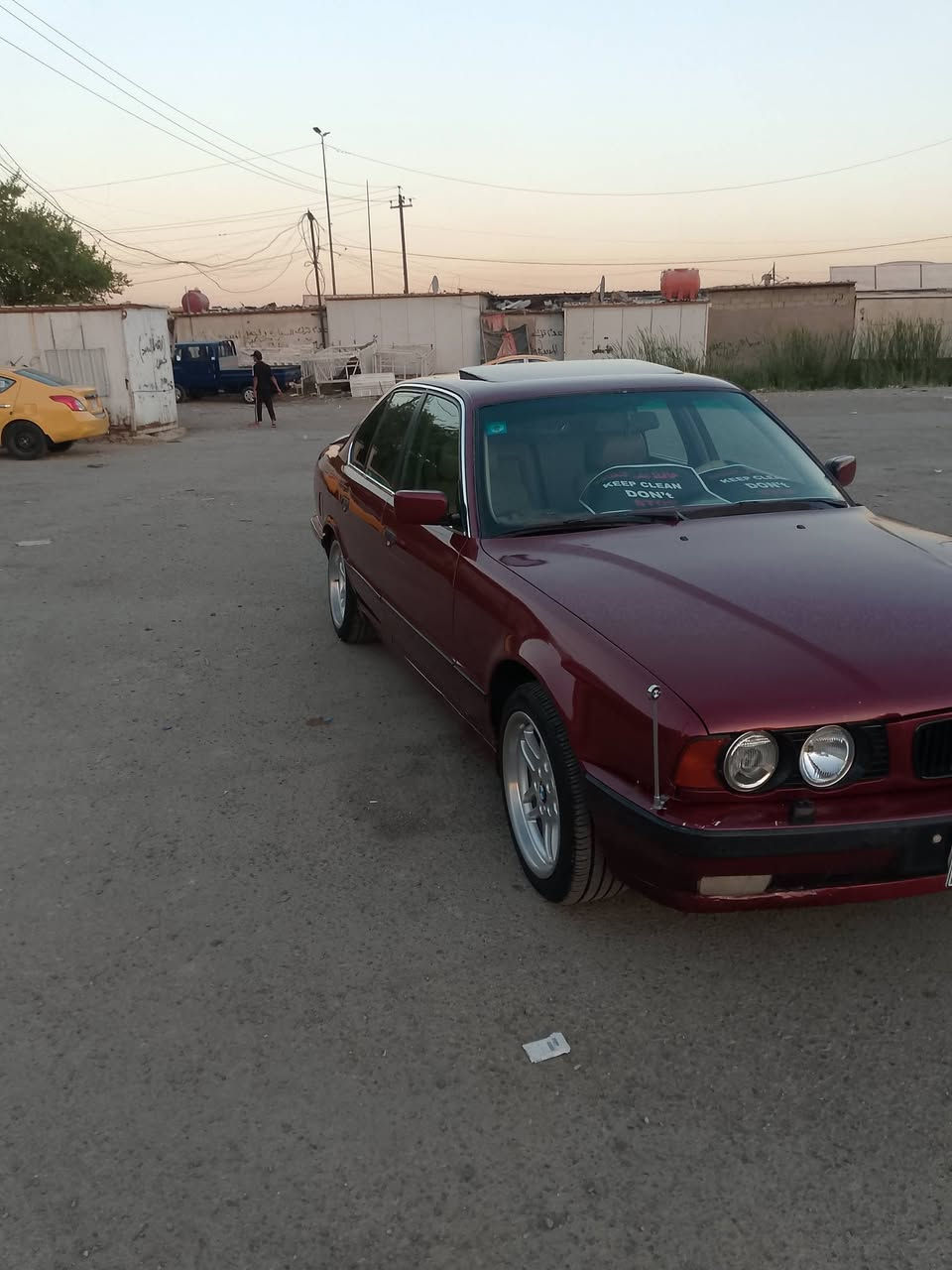 سيارة للبيع بيم
موديل 1991 
525
مكفوله من كلشي مكينه حداديه كلشي شغال 
كهرباةيه كلها شغال 
سيارة ابسمي 
رقم دولي 
العنوان بغداد الجديدة جبار ابو الشربت 
سيارة جمالي فول حاب يتصال عليه على الرقم على رصيد .
***********
