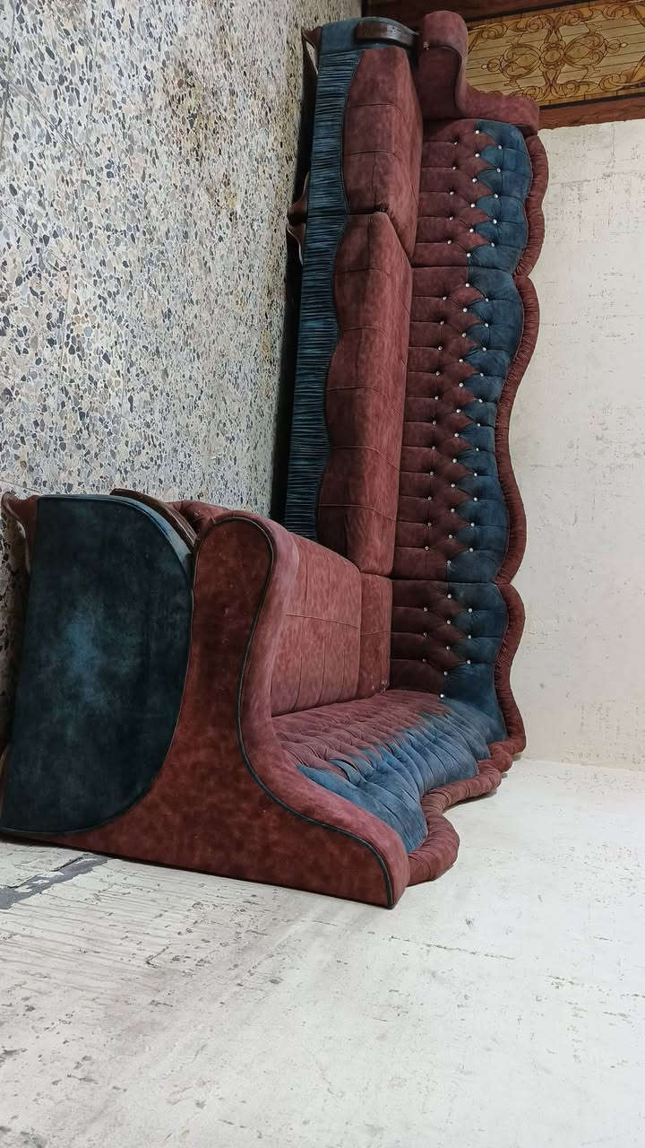 ديوان 8 مقاعد نضيف جدا سعر 160 وبي مجال مكان بياع كو توصل بكروه رقم يوجد وتساب***********
