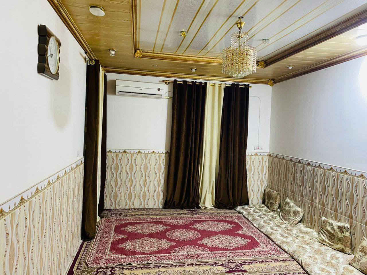 بــيـت 200م  🏠  قريب للشارع 
  🔹طابو زراعي سند 25  قرار محكمه
 🔸غرفتين - صاله - استقبال - مطبخ - صحيات -حديقه - كراج 
🔹 اساس صب - بناء بلوك   -  سقف صب  
🔹السعر 55 مليون 
🔻عنوان البيت ✅  الكوفه البراكيه شارع المطار القديم
 قرب صيدلية الالفه مكتب المنصوري للعقار ***********
