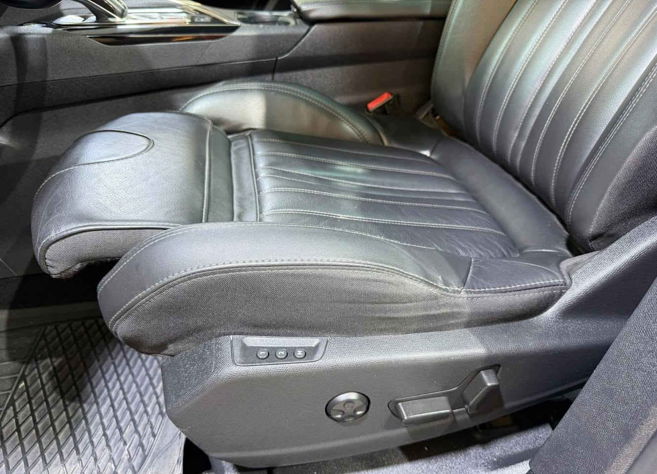 🚘 Peugeot 5008 2020 – Allure Plus (7 Seats)
✨ الفخامة الفرنسية في أبهى صورها!
سيارة عائلية 7 راكب بتصميم يخطف الأنظار، تجهيزات أوروبية كاملة، وثبات وأداء يخلوك تستمتع بكل مشوار.

💥 قسط بمقدم 375,000 جنيه فقط (30%)
📉 فائدة سنوية 14%
❌ بدون مصاريف إدارية
❌ بدون تأمين إجباري
🚗 استلام فوري من المعرض

🔹 الموديل: 2020
🔹 الفئة: Allure Plus – 7 راكب
🔹 العداد: 140,000 كم
🔹 الصيانات: منتظمة
🔹 الرخصة: حتى آخر السنة – مرور القاهرة
🔹 الحالة: فبريكا بالكامل ما عدا باب ورفرف للنظافة فقط (مكان خربوش)

✨ الكماليات:
✅ فتحة سقف بانوراما
✅ عدادات ديجيتال i-Cockpit
✅ شاشة تاتش كبيرة
✅ Apple CarPlay & Android Auto
✅ فرش جلد مع قماش فاخر
✅ كراسي كهرباء بميموري (Memory Seats)
✅ كاميرا خلفية
✅ حساسات ركن أمامية وخلفية
✅ مثبت ومحدد سرعة
✅ تشغيل ودخول بدون مفتاح
✅ جنوط رياضية 18 بوصة

المعاينة : (( التجمع الاول ))

رابط الواتس : -- 

https://wa.me/201272969344?text=مساء%20الخير القاهرة, مصر


**إذا كنت صاحب هذا الإعلان وتريد حذفه لأي سبب، رجاءا أرسل رسالة إلى الدعم الفني**