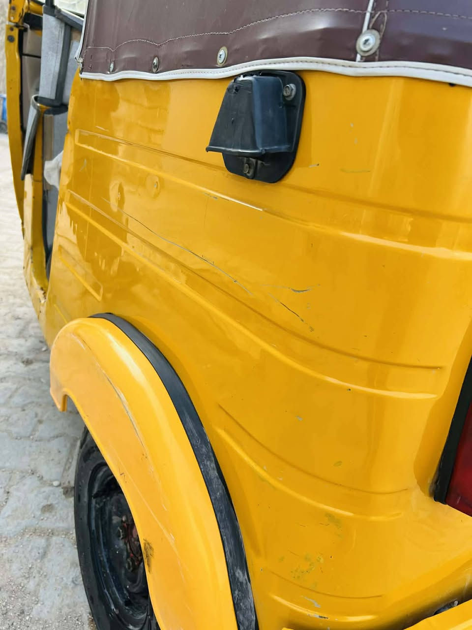 السلام عليكم للبيع تكتك 19 بيها ضربه بس باللغد والباقي كفاله ماكينه جديده ظفيره جداه رقم تجف باسمي مدور ثاني يوم شرط برغي ما ناقصها كهربائياتها كامله حداديه جديده تخم تاير جديد سعر 5500 وبيها مجال مكاني نجف 
*********** رجاء لا تراسل مكلف بالنشر هذا رقمه وخابره
