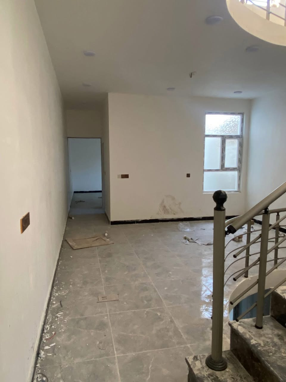 البيع البيت مساحه 100 وجه5
حي الاعلام الشباب  
خلف سوق اميمه مباشر
 بناء درجه اولى  
ابواب خاصه جام عازل
طابقين 
طابق اول 
صاله ومطبخ وخدمات وغرفت نوم
طابق الثاني 
غرفتين نوم وخدمات 
اتصال ع ارقام 
***********
***********
***********
