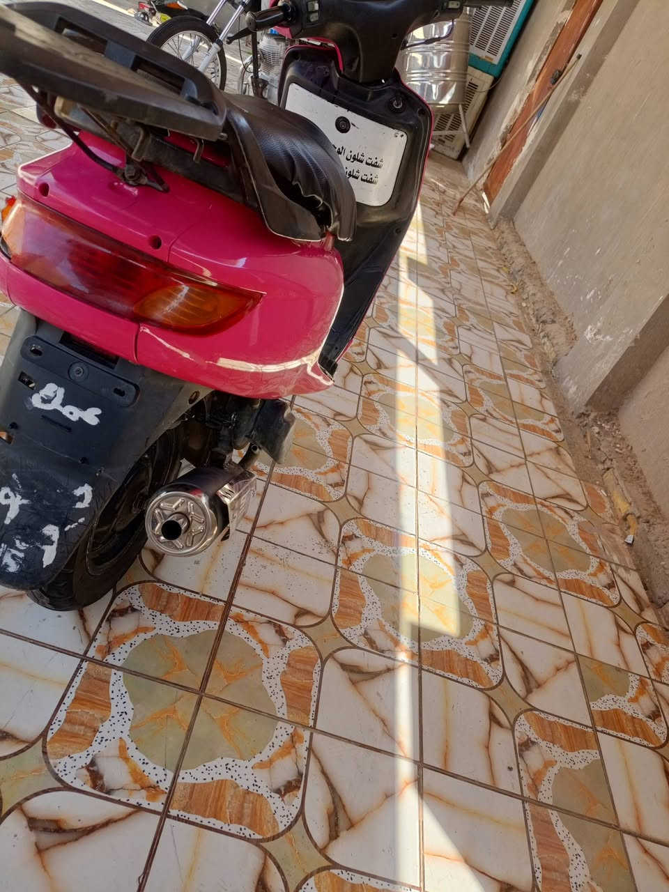 السلام عليكم دراجه فراشة فحل.     لون وردي كرستال  للبيع جاهز شلعه او معدل او نعومه دراجه حلوه مفتوحه بس ولفات كهربائية كله شغال عوزه باتري تخم تاير دبلات اشاير هورن دراجه جديدة مال جناي صالنصه SCصوت طرب قفل جنطه قفل استيرن كله شغال الجنطه بيه دبل بس تنفتح تصعد وحده مكان نجف ابو صخير التواصل على رقم *********** اني مكلف بل نشر اتصلو على راعيه
