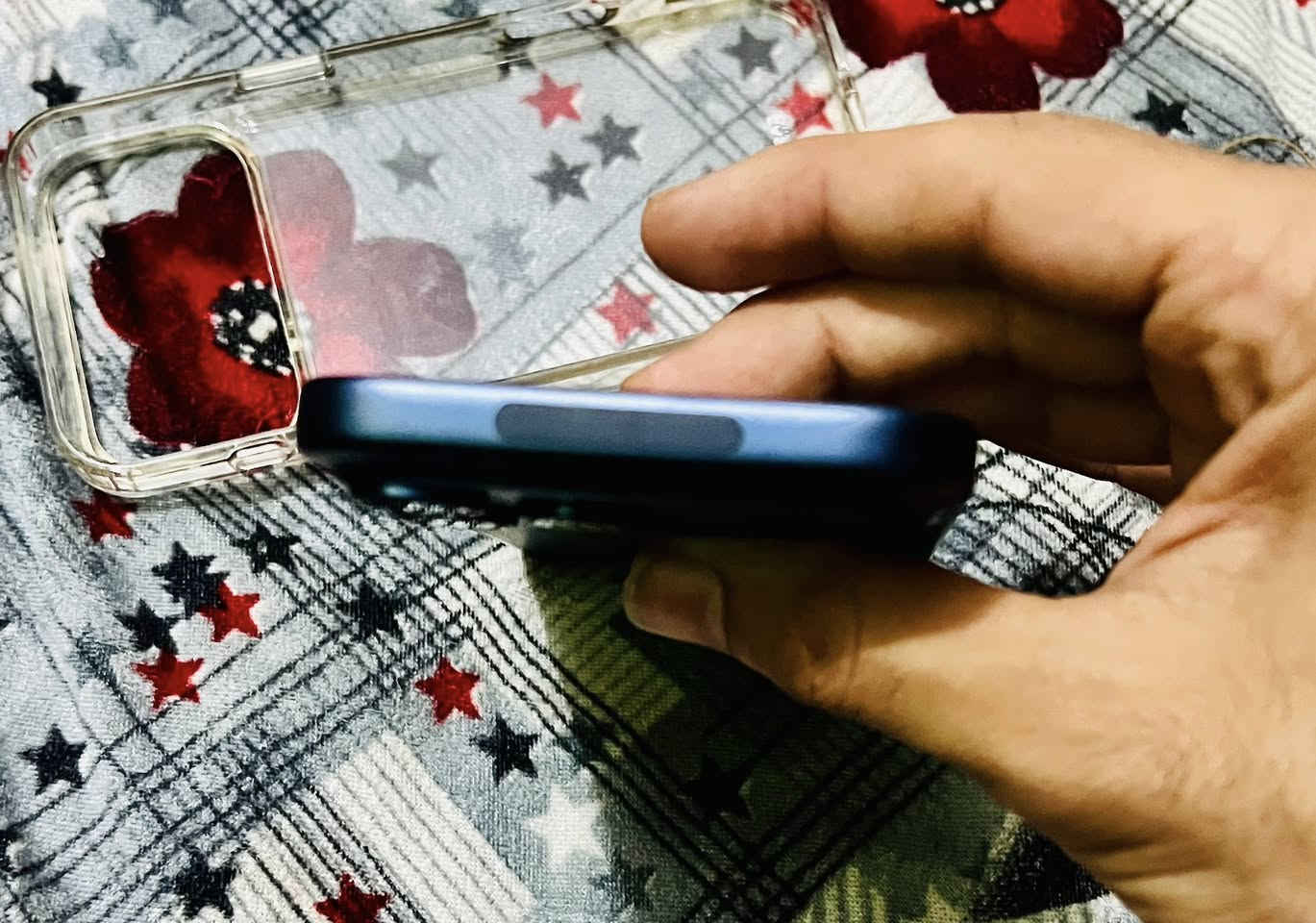 السلام عليكم 
ايفون 17 برو ماكس
لون حبري 
ذاكره 256
🔋 بطاريه 100 مشحونه 11 مره 
شريحه الكترونيه 
السعر 1950 وبي مجال 
مكان النجف 
***********
