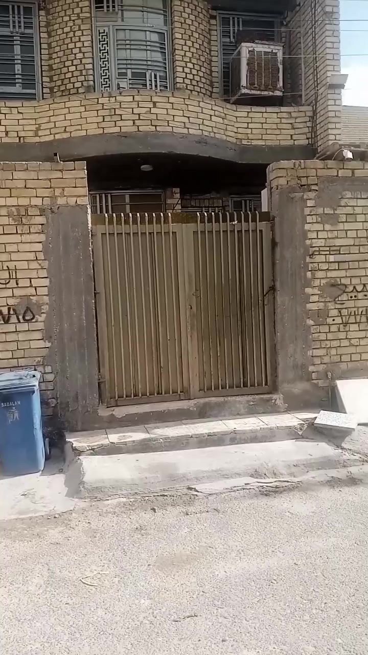 سلام عليكم بيت للبيع المساحه 100متر  العنوان الرئاسه نهاية شارع عشرين قرب مكتب دلالية الطنايا الاستفسار تصال على الرقم *********** الرقم بي واتساب

