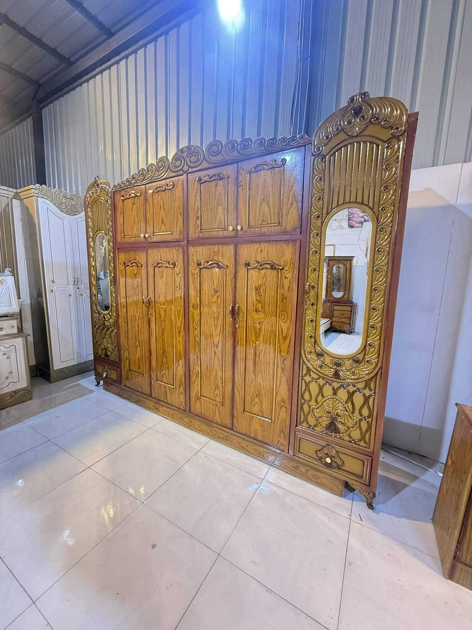 غرفه ام مسرح
غرفه شغل وصط 
غرفه نضافته ٩٥ 
سعر غرفه ٩٥٠ وبيها مجال 
شد ونقل مجاني بداخل بغداد 
حجز وتساب فقط  ***********
