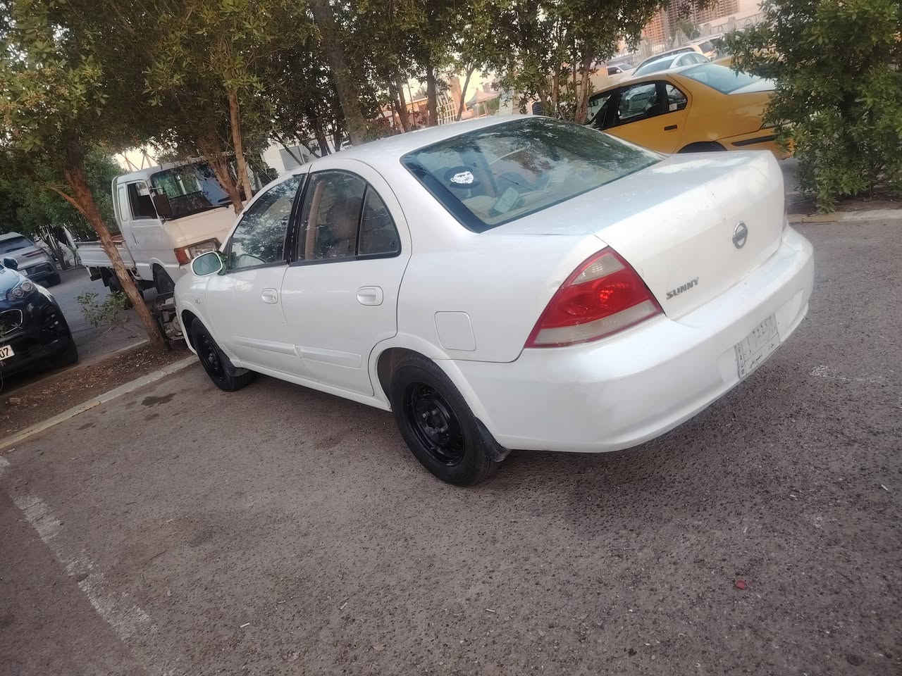 السلام عليكم نيسان سني كوري موديل 2009 رقم بغداد باسمي بيهه حادث بجم وتبديل جاملغ وباب تبريد عاطل ابيع كوم حديد اكفلك فقط تحويل محرك كير نضيف السعر 50 وبيهه مجال رقم ***********

