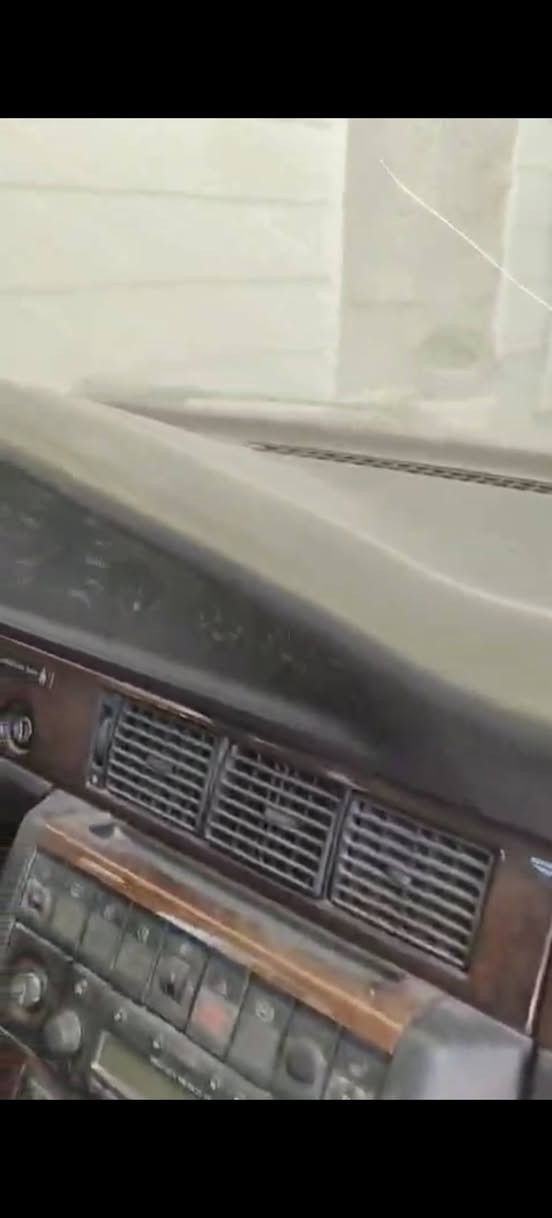 السلام عليكم.. اودي كواترو ٨ سليندر بخاخ.. موديل ١٩٩٢ فول رقم بغداد كفاله السياره بلاد كولشي شغال بيها.. فقط عطل جامه متنزل مال السايق والستيرن ثكيل.. السعر ٥٠ وبيها مجال رقم *********** او*********** عصام
